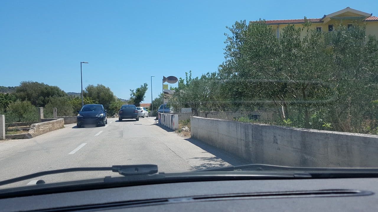 Street view near Apartments Petra, Okrug Gornji — © mik007 (CC BY-SA · Mapillary)
