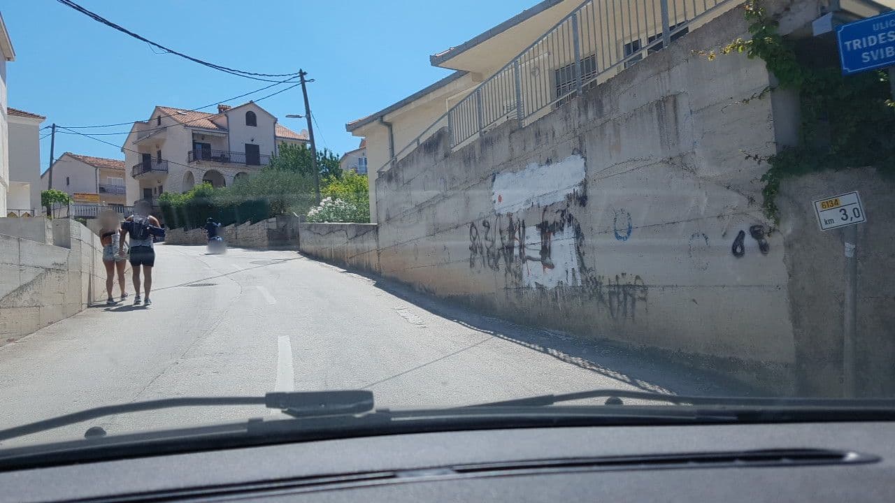 Street view near Apartmani Jadran, Okrug Gornji — © mik007 (CC BY-SA · Mapillary)