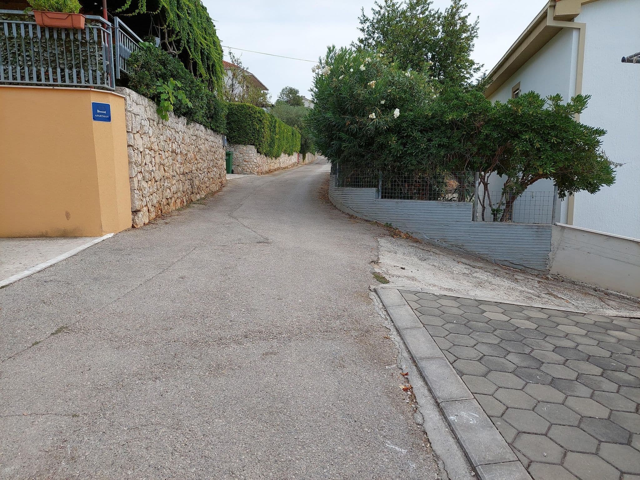 Street view near Luna Apartments, Okrug Gornji — © polar7 (CC BY-SA · Mapillary)