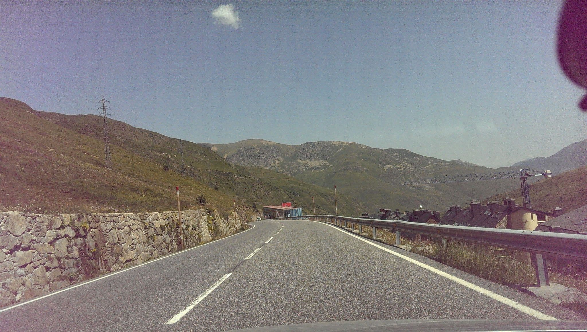 Street view near Pierre et Vacances pas de la case, Pas de la Casa — © roraima (CC BY-SA · Mapillary)
