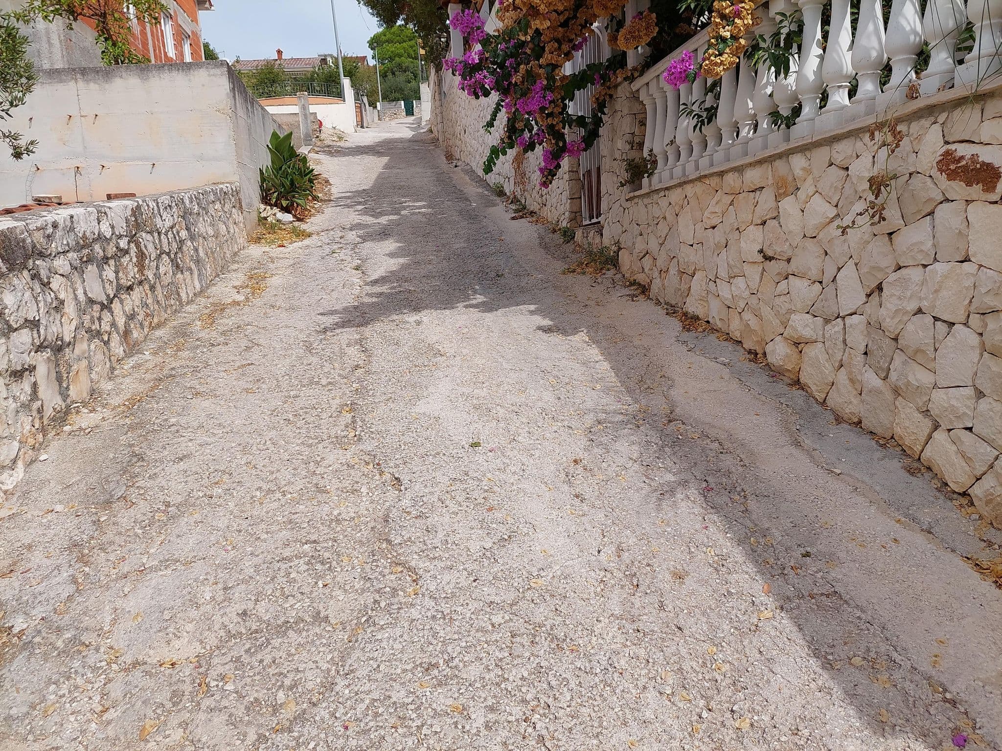 Street view near Holiday Home Blue Dreams, Okrug Gornji — © polar7 (CC BY-SA · Mapillary)