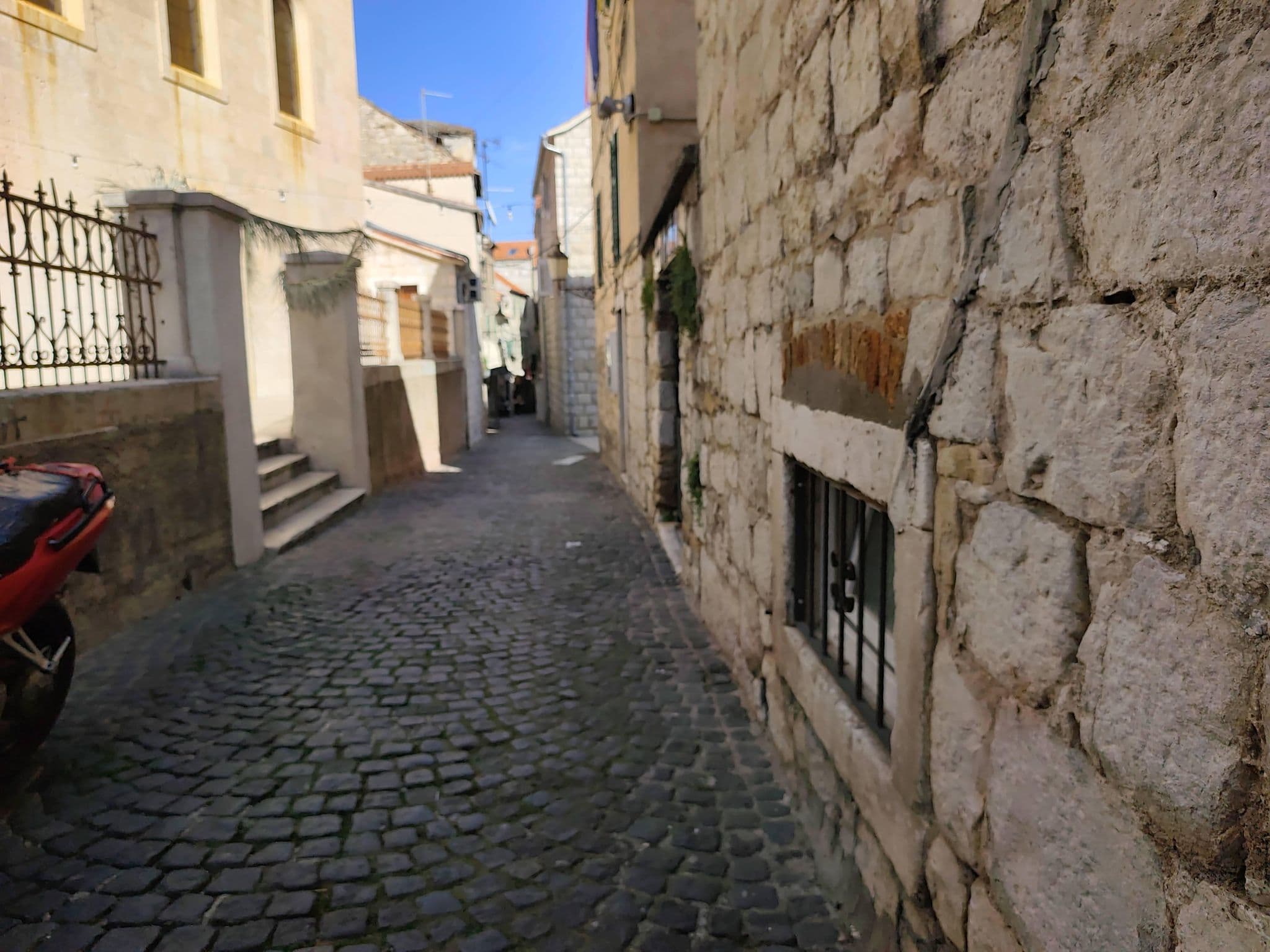 Street view near Apartments Center Tomislav, Split — © Duro (CC BY-SA · Mapillary)