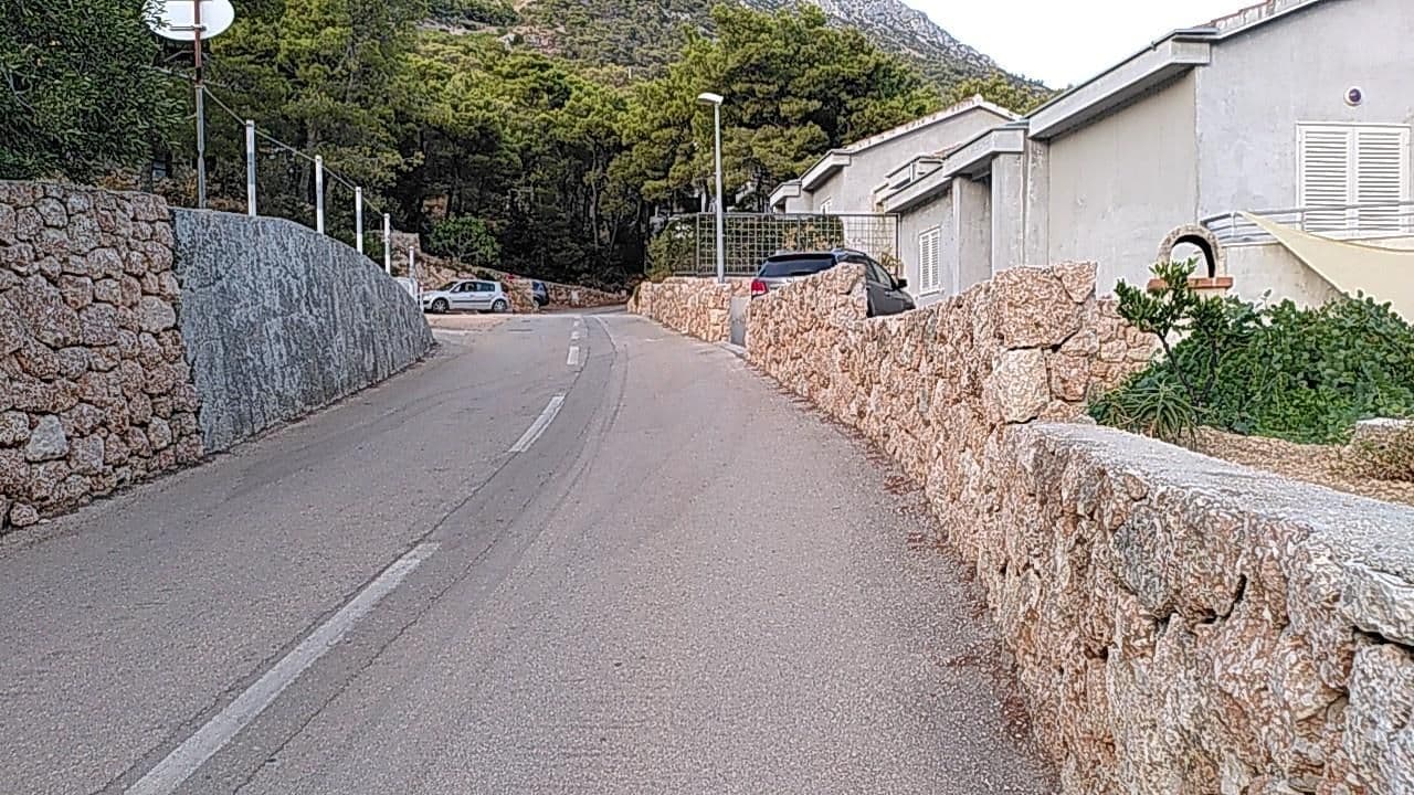 Street view near Tigrich Apartments, Stari Grad — © kravietz (CC BY-SA · Mapillary)