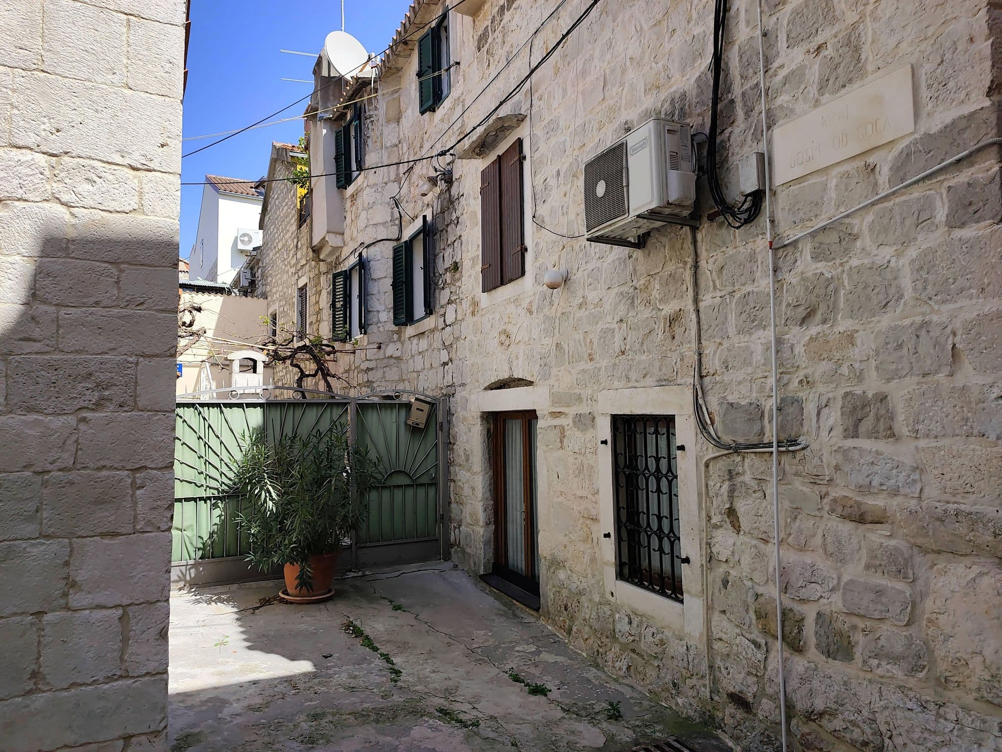 Street view near Vila Gold, Split — © Duro (CC BY-SA · Mapillary)