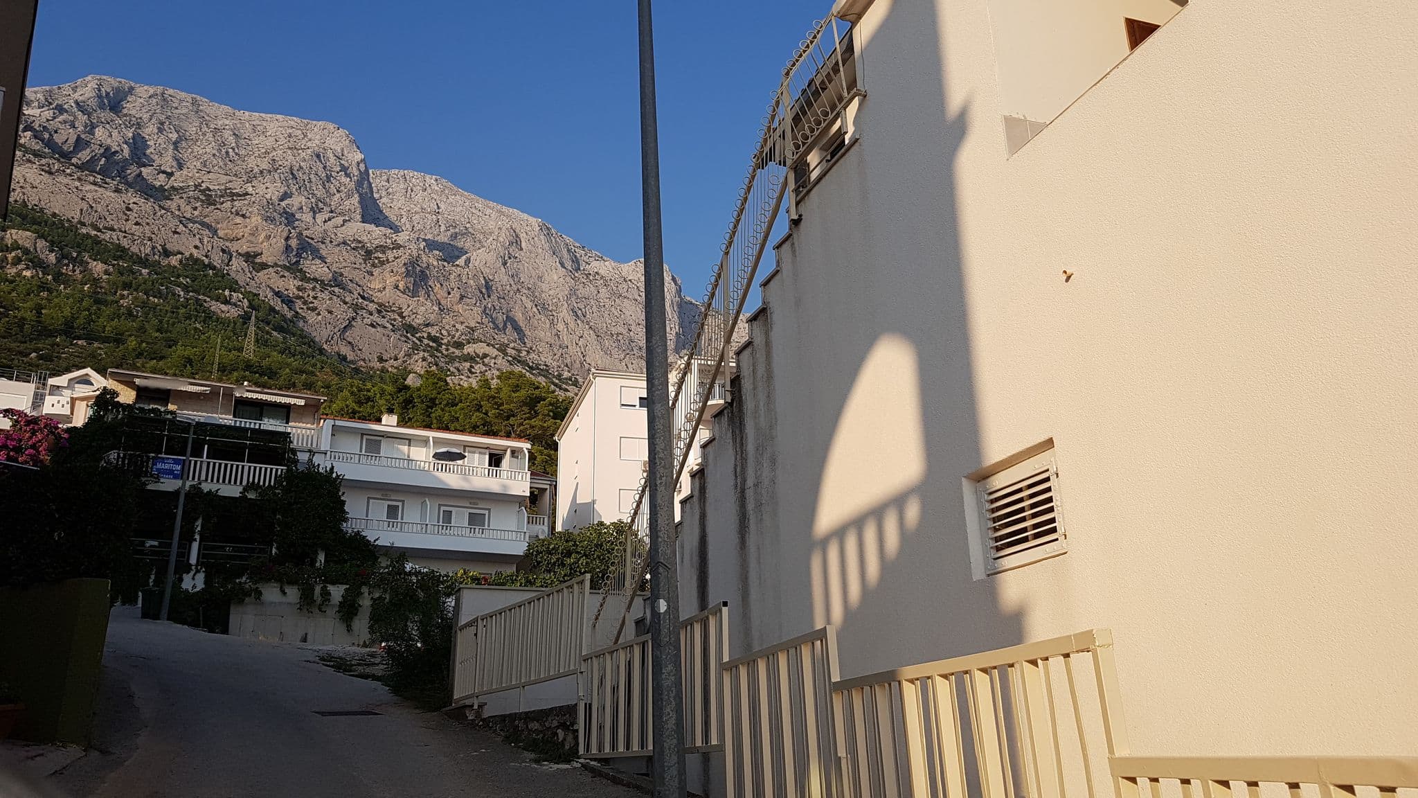 Street view near Bistro Putnik, Baška Voda — © mcadam (CC BY-SA · Mapillary)