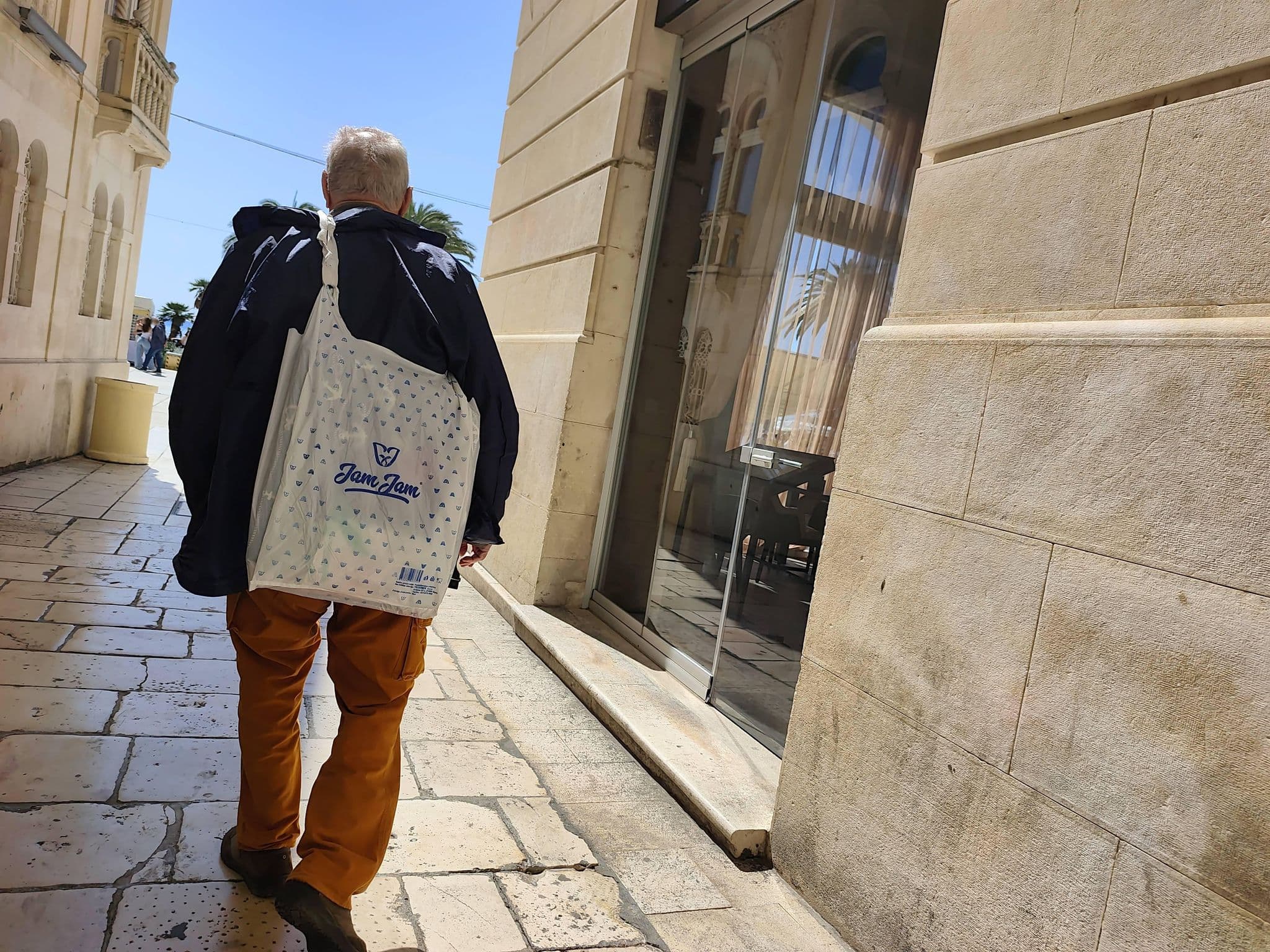 Street view near Chrysanta Apartments, Split — © Duro (CC BY-SA · Mapillary)