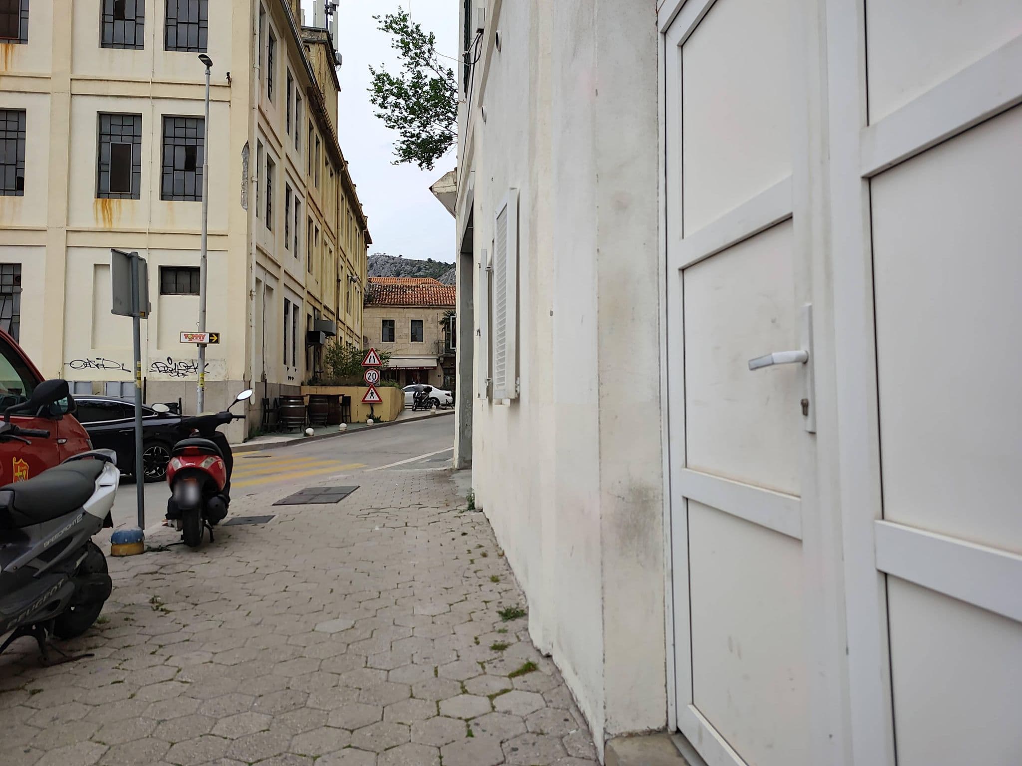 Street view near Villa Miranda - Croazia, Omiš — © Duro (CC BY-SA · Mapillary)