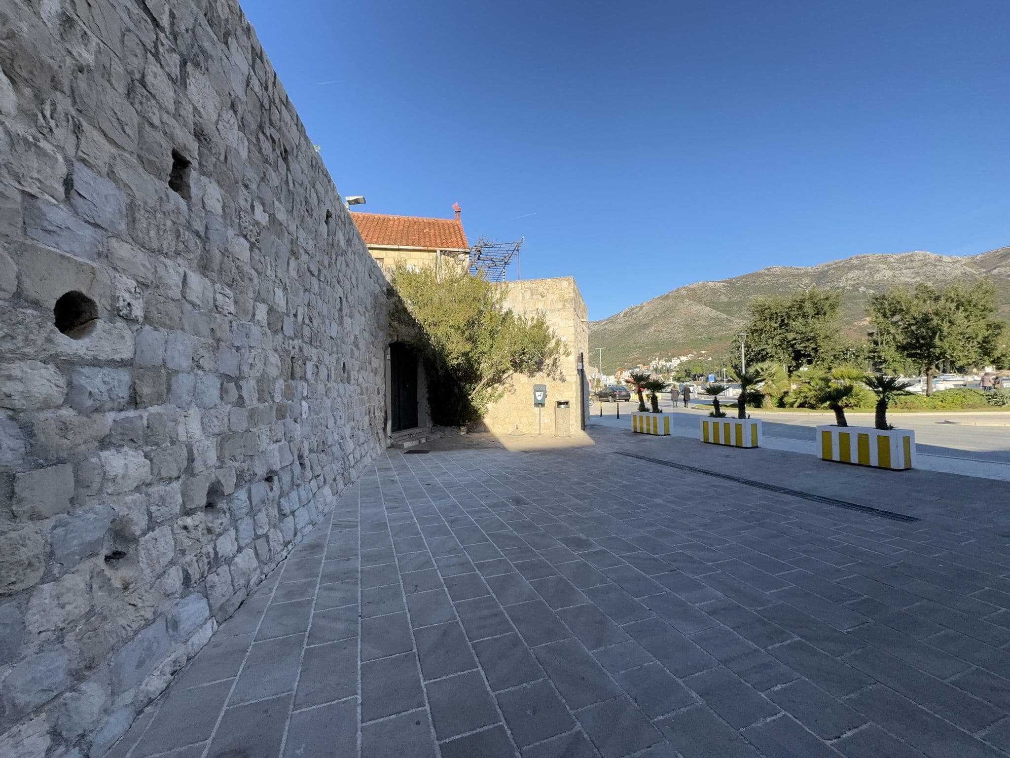 Street view near Casa Antika Suites, Cavtat — © filipb (CC BY-SA · Mapillary)