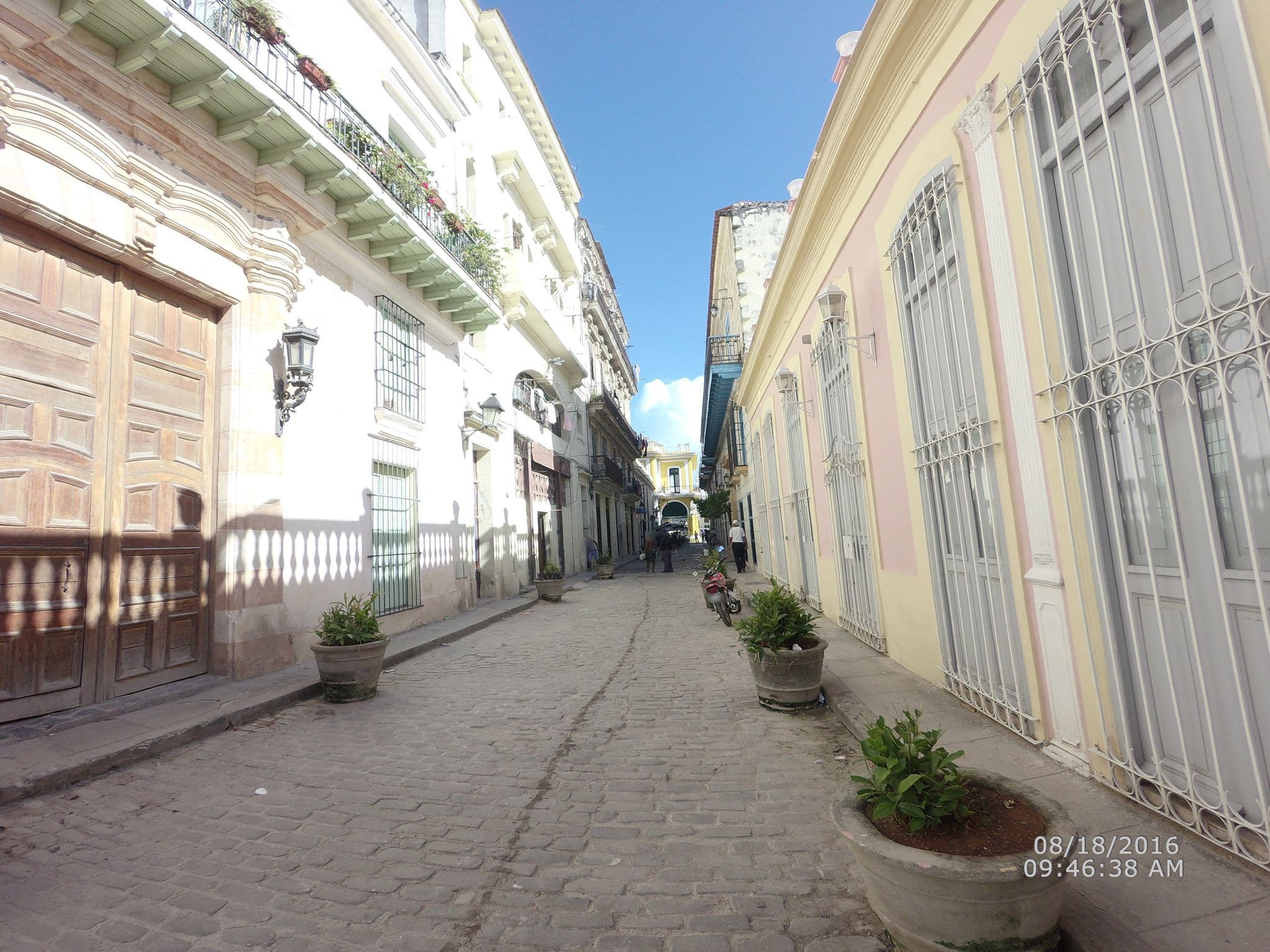 Street view near Beltrán de Santa Cruz, La Habana Vieja
