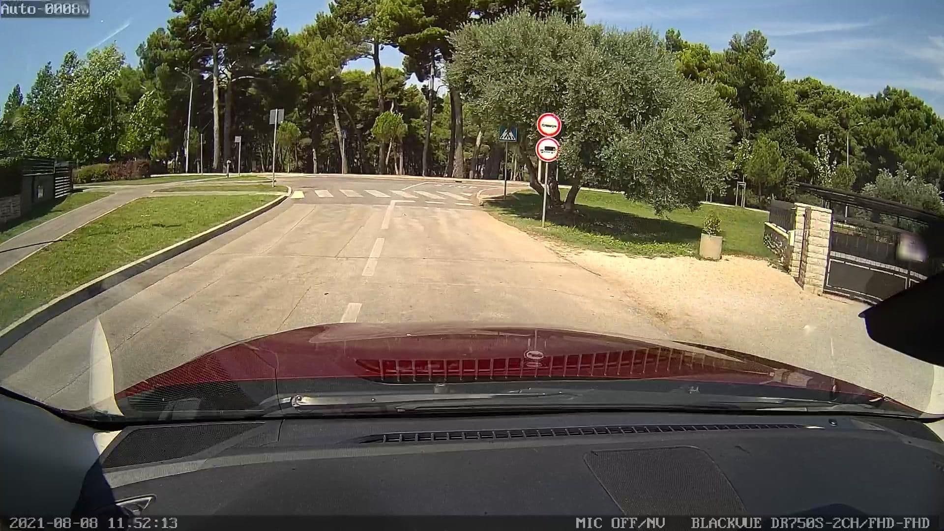 Street view near Mladen App, Rovinj — © rdnnk (CC BY-SA · Mapillary)