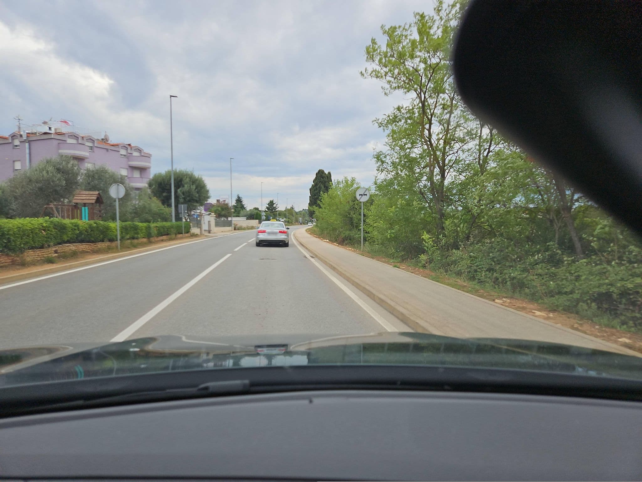 Street view near Apartment Valbandon, Valbandon — © toho (CC BY-SA · Mapillary)