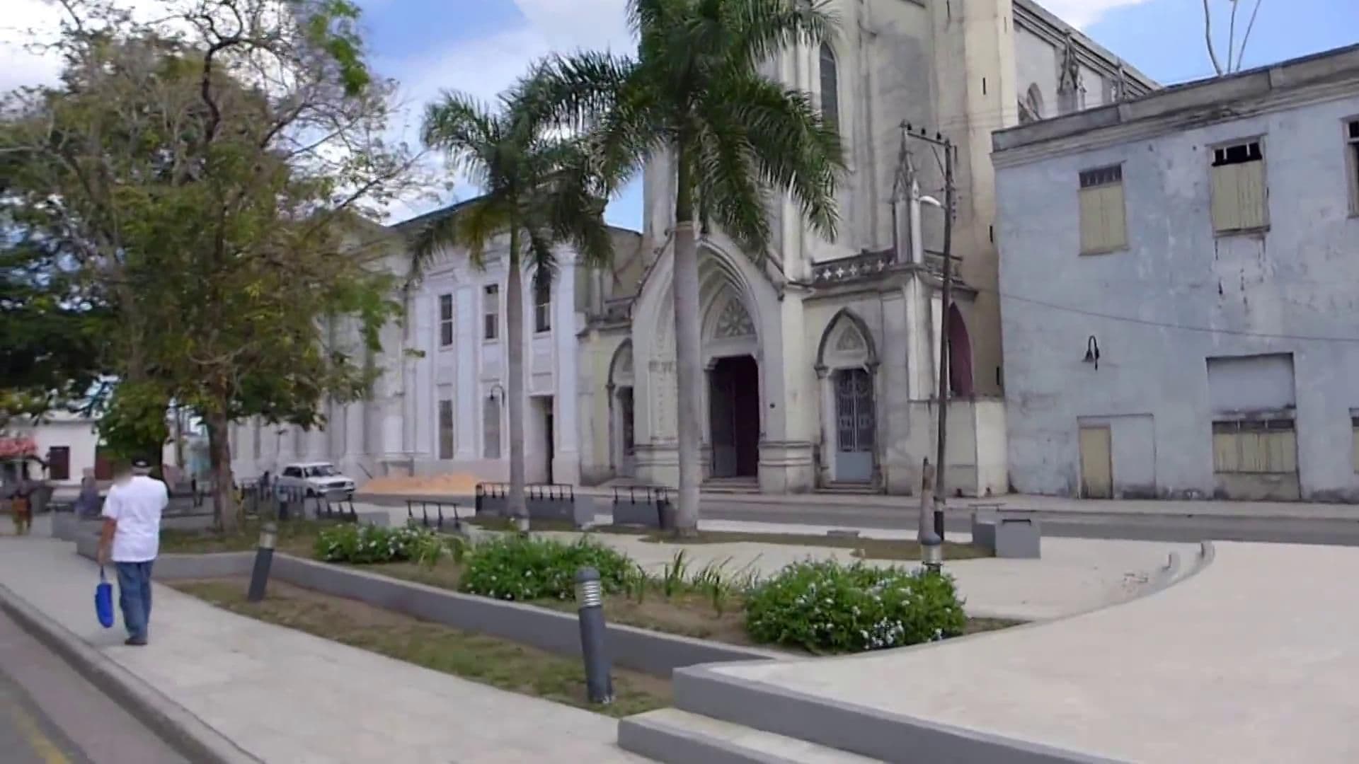 Street view near Los Vitrales, Camagüey