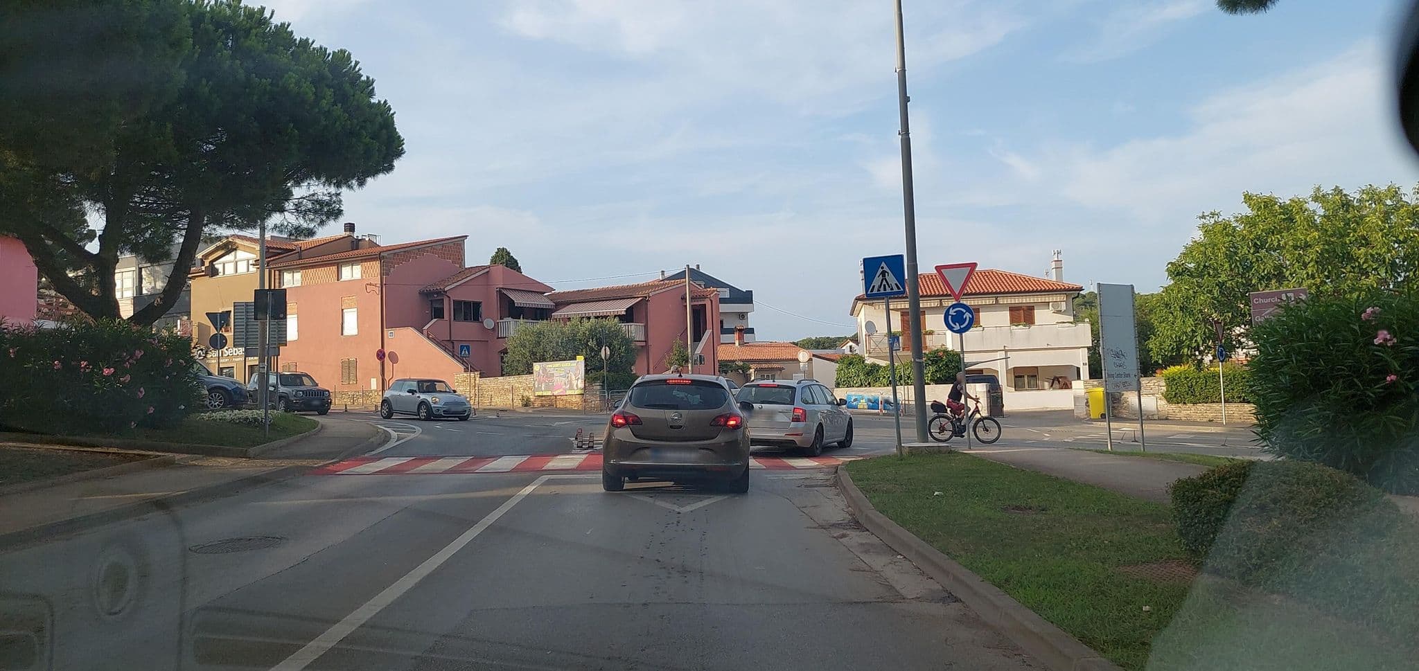 Street view near Apartments Ester Victoria, Medulin — © gzin (CC BY-SA · Mapillary)
