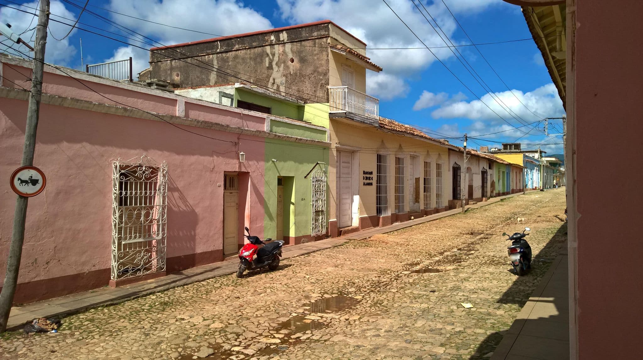 Street view near Casa Margarita, Trinidad