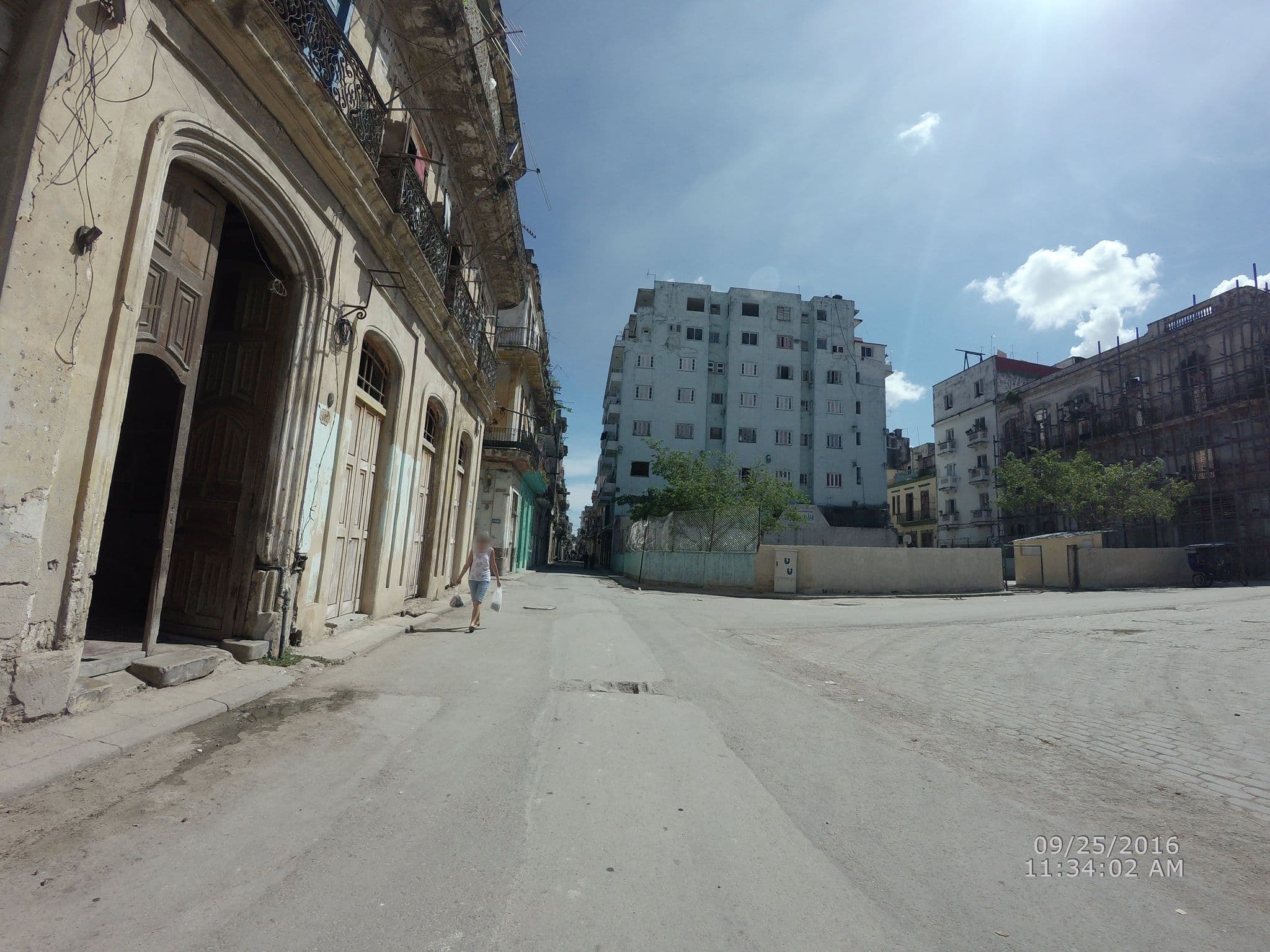 Street view near Casa Marta & Tula, La Habana Vieja