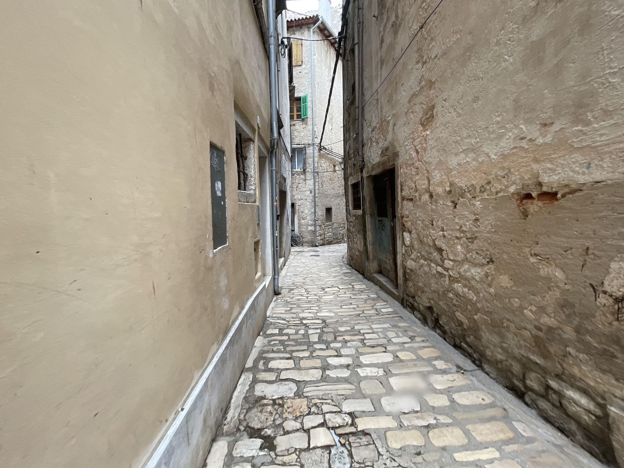 Street view near Excelsior Apartments Rovinj, Rovinj — © filipb (CC BY-SA · Mapillary)
