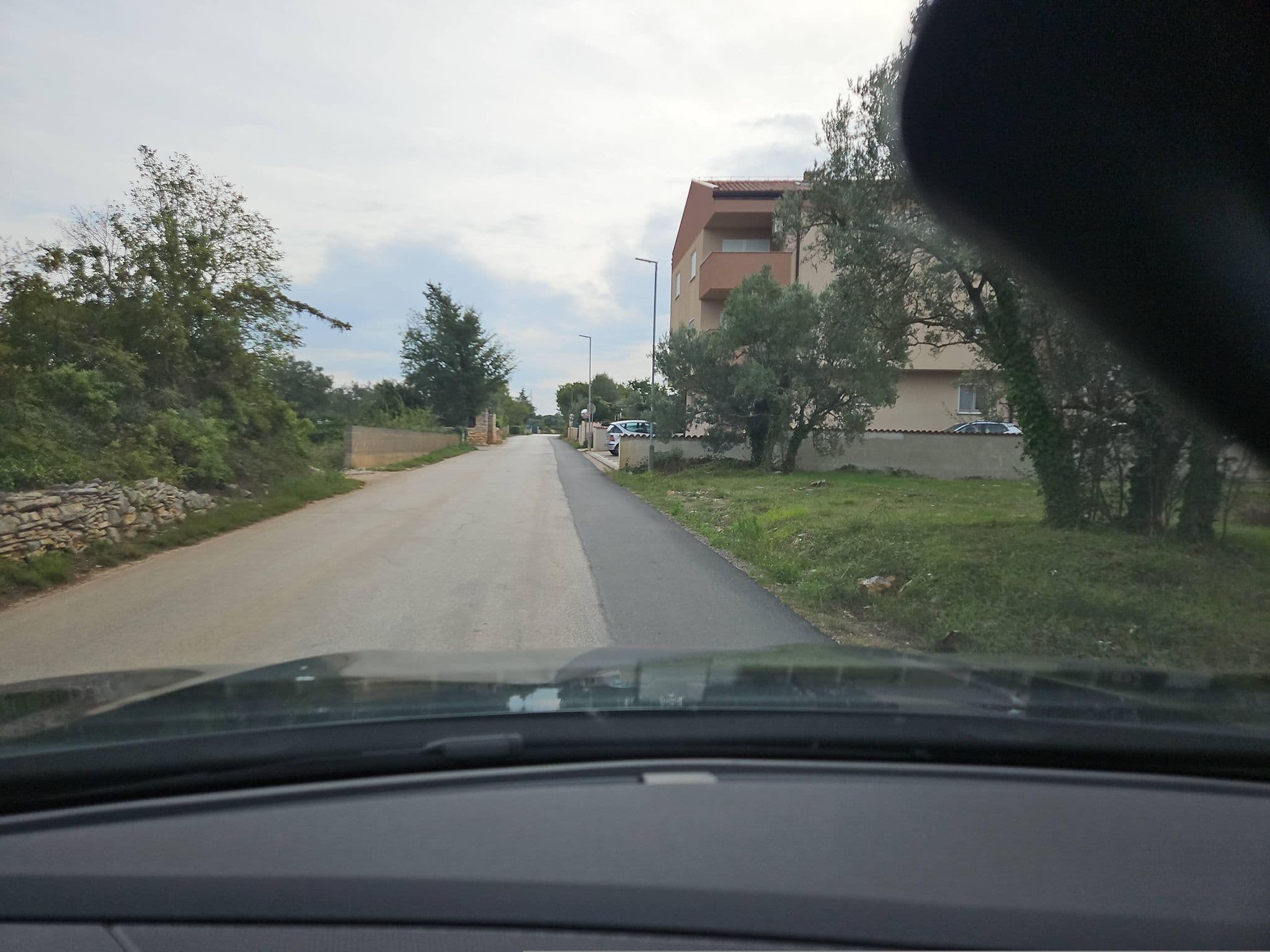 Street view near Apartments Poola, Fažana — © toho (CC BY-SA · Mapillary)