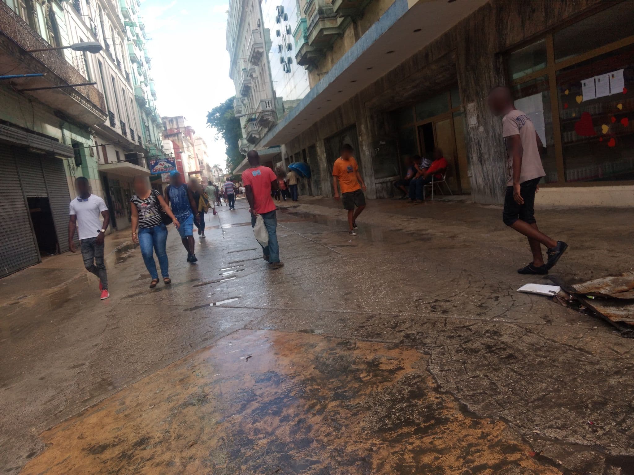 Street view near Casa Aleido, Centro Habana