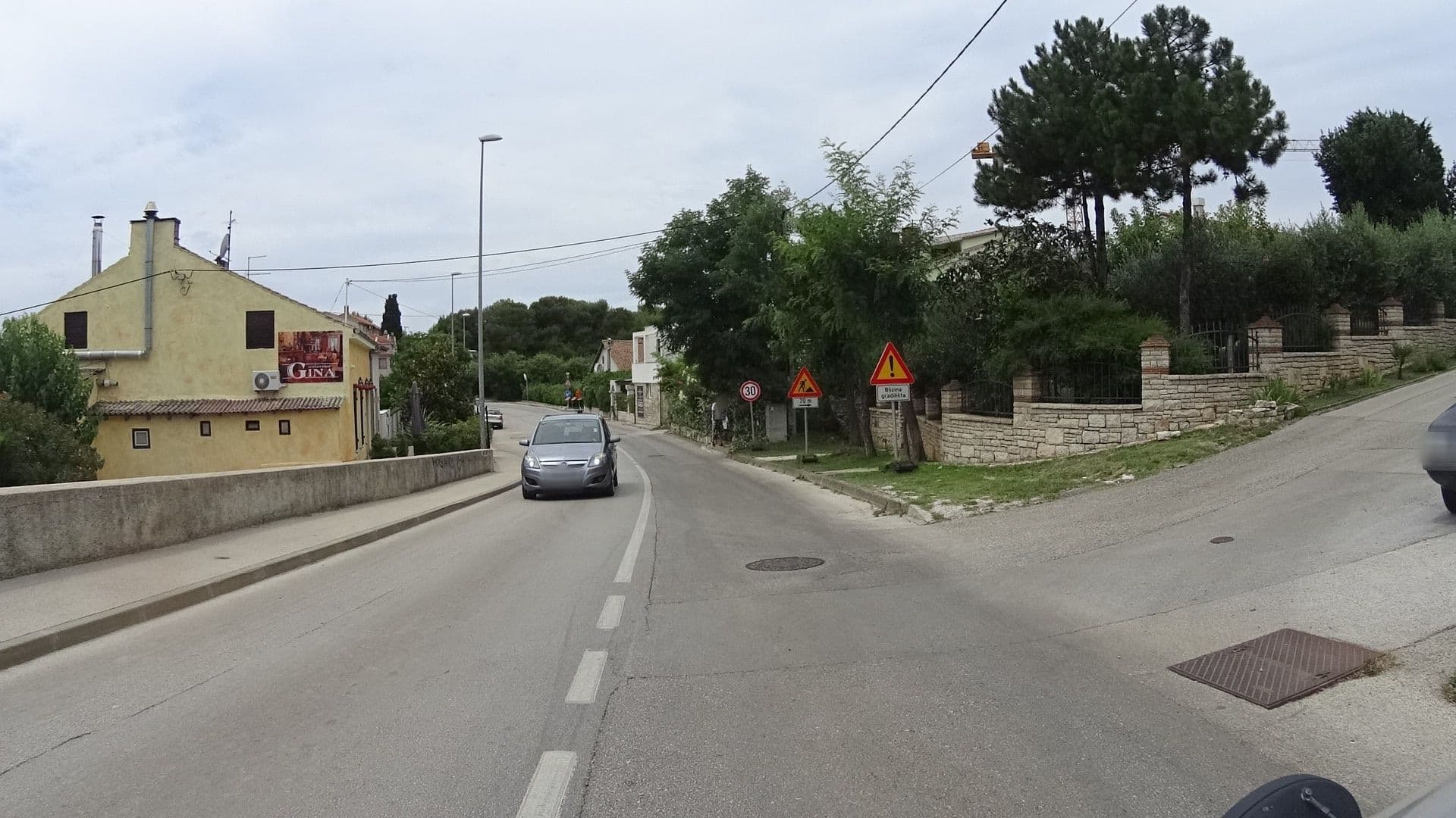 Street view near Dea Apartments, Pula — © 468p (CC BY-SA · Mapillary)