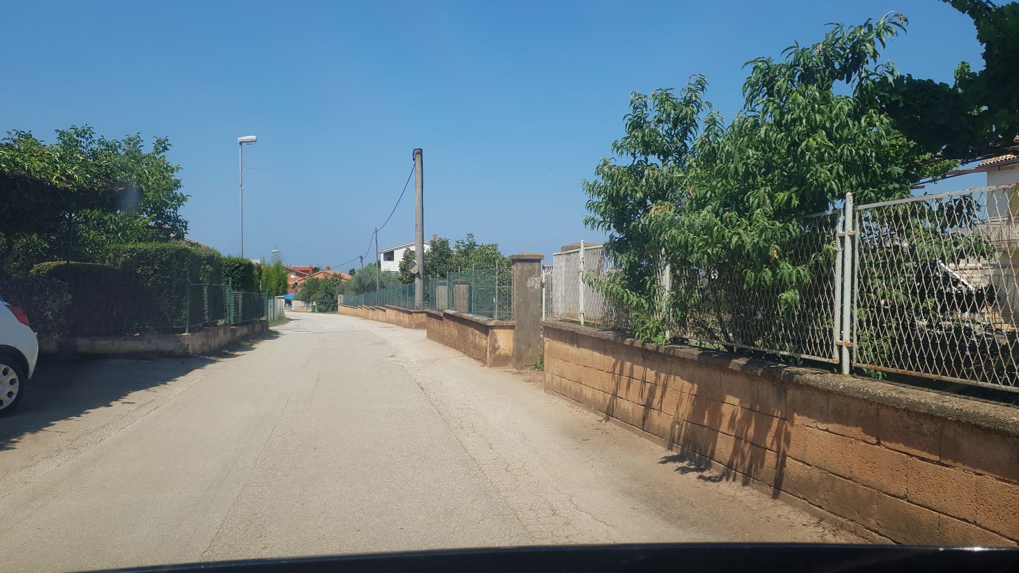 Street view near Apartments Liljana, Valbandon — © b166er (CC BY-SA · Mapillary)