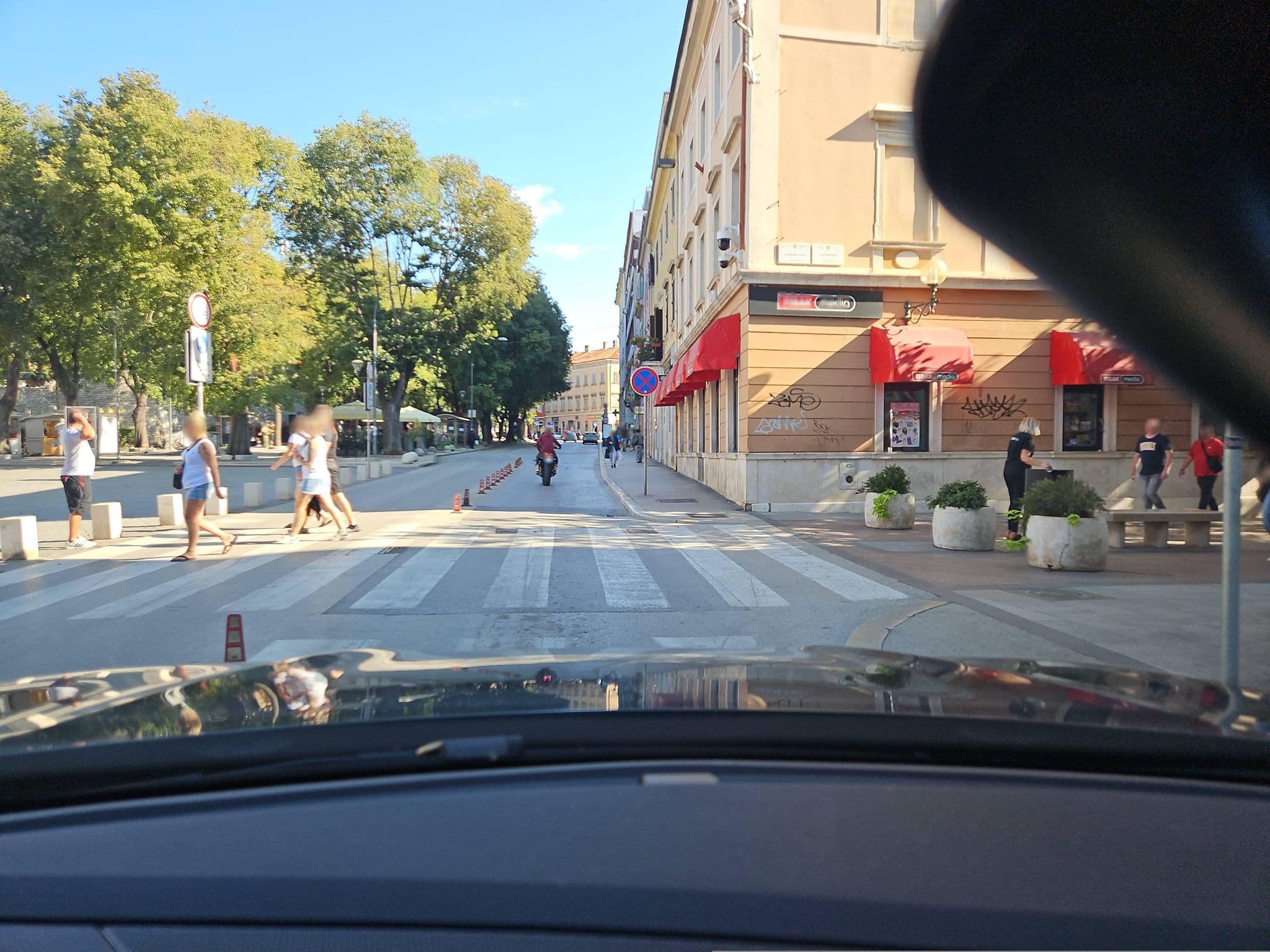 Street view near Apartmani Banjole, Pula — © toho (CC BY-SA · Mapillary)