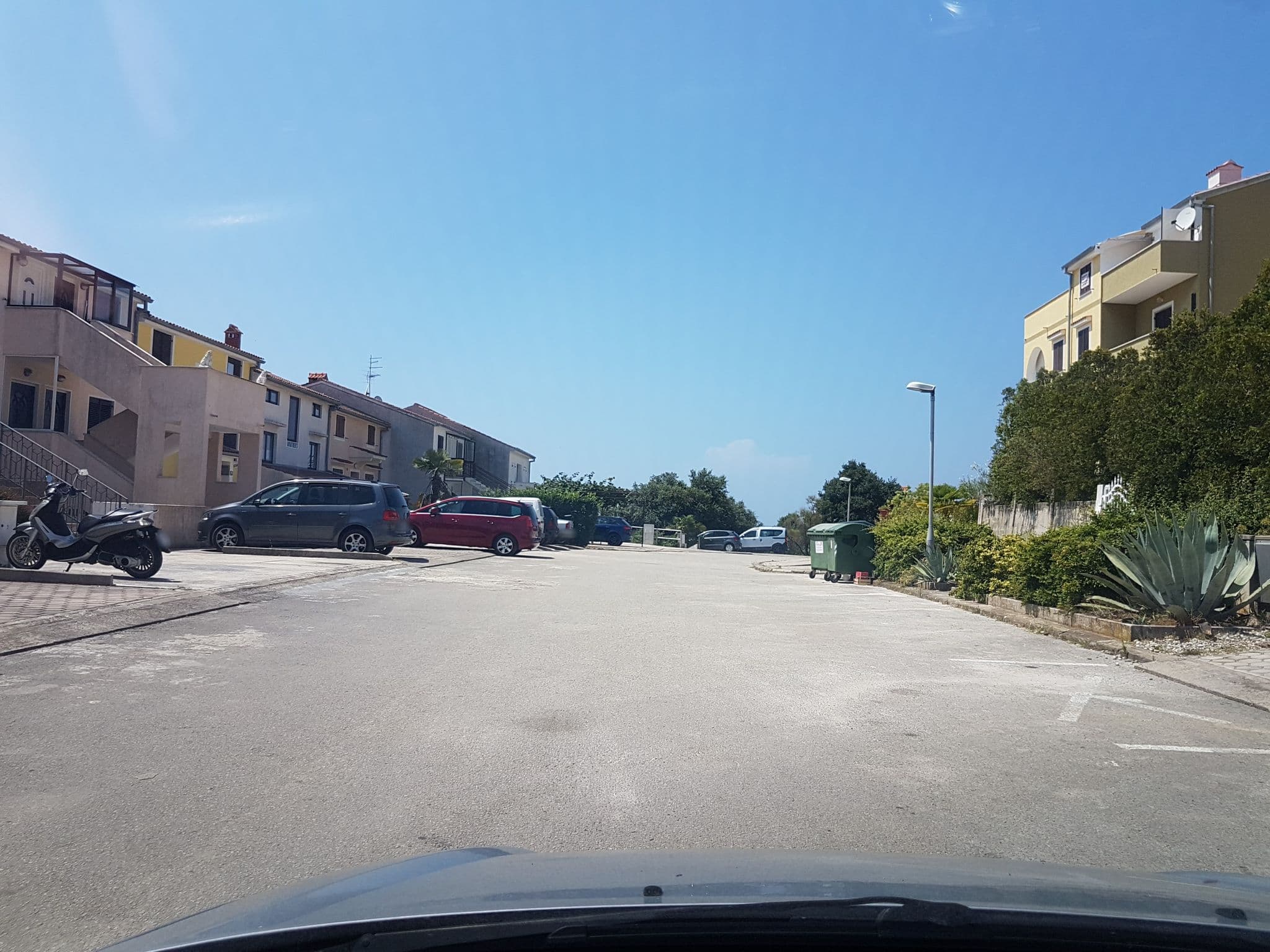 Street view near Apartments Villa Urbajs, Vrsar — © damjang (CC BY-SA · Mapillary)