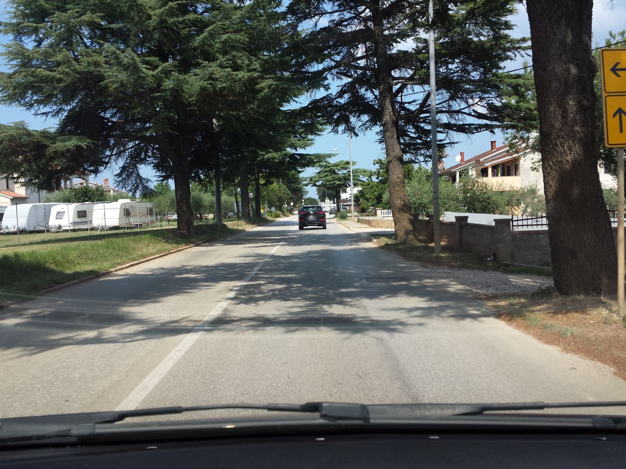 Street view near Apartments Marlen & Toni, Valbandon — © brocaloid15 (CC BY-SA · Mapillary)