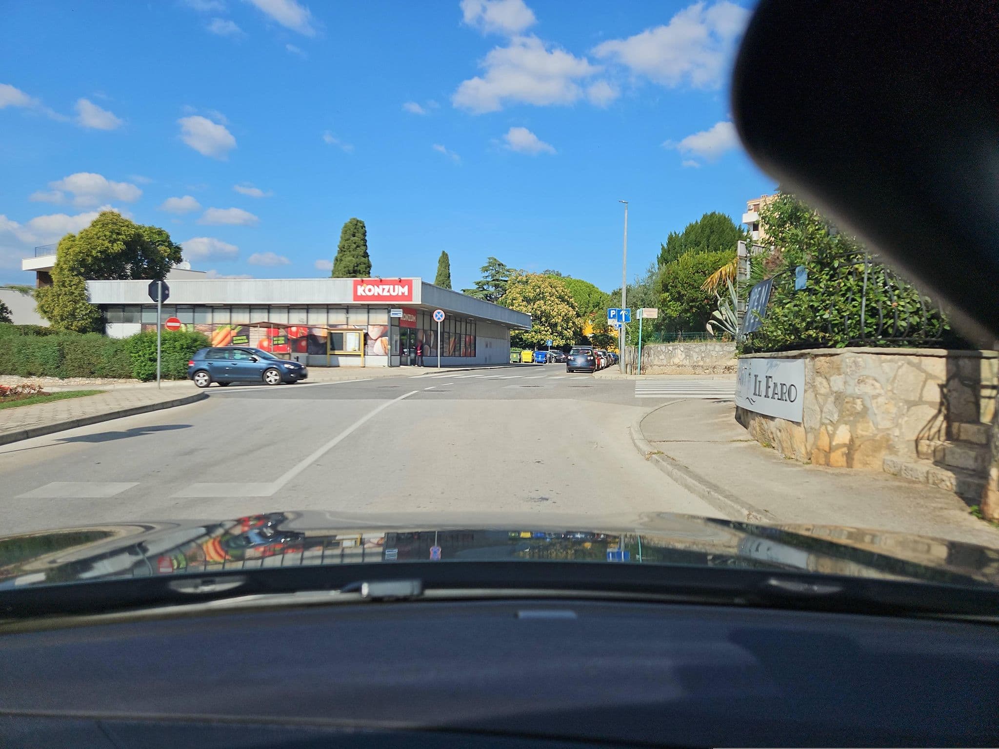 Street view near Apartments Neva, Rovinj — © toho (CC BY-SA · Mapillary)