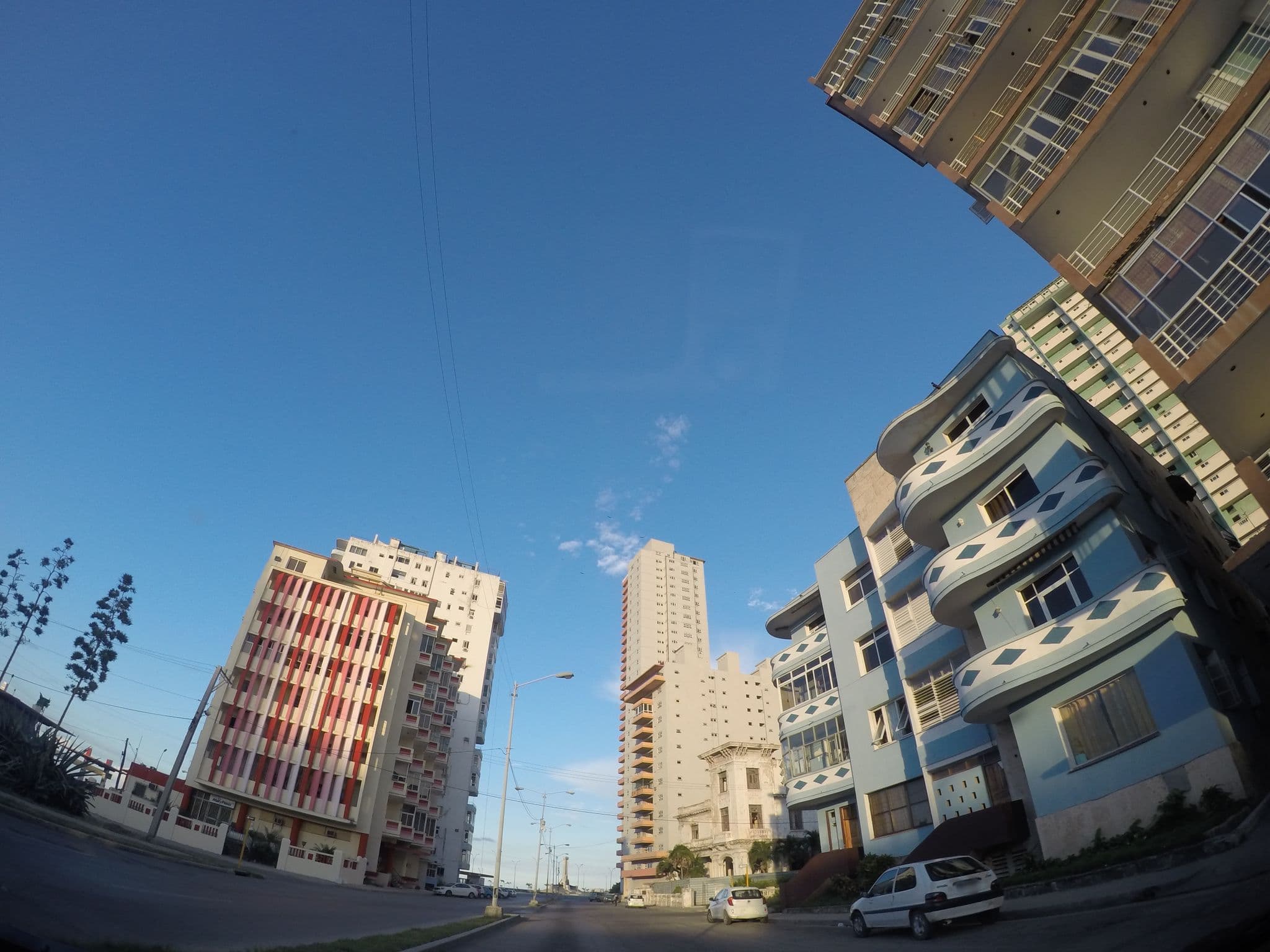 Street view near Casa de Alicia, Vedado
