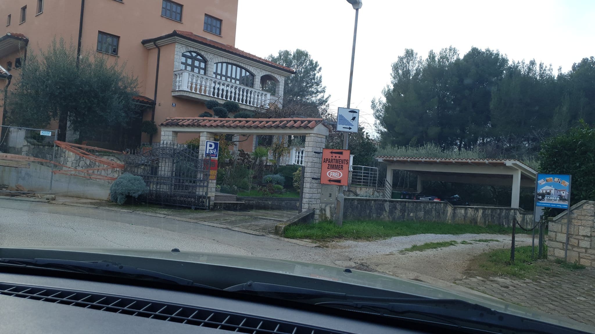 Street view near Apartments Darrer, Poreč — © akliman (CC BY-SA · Mapillary)