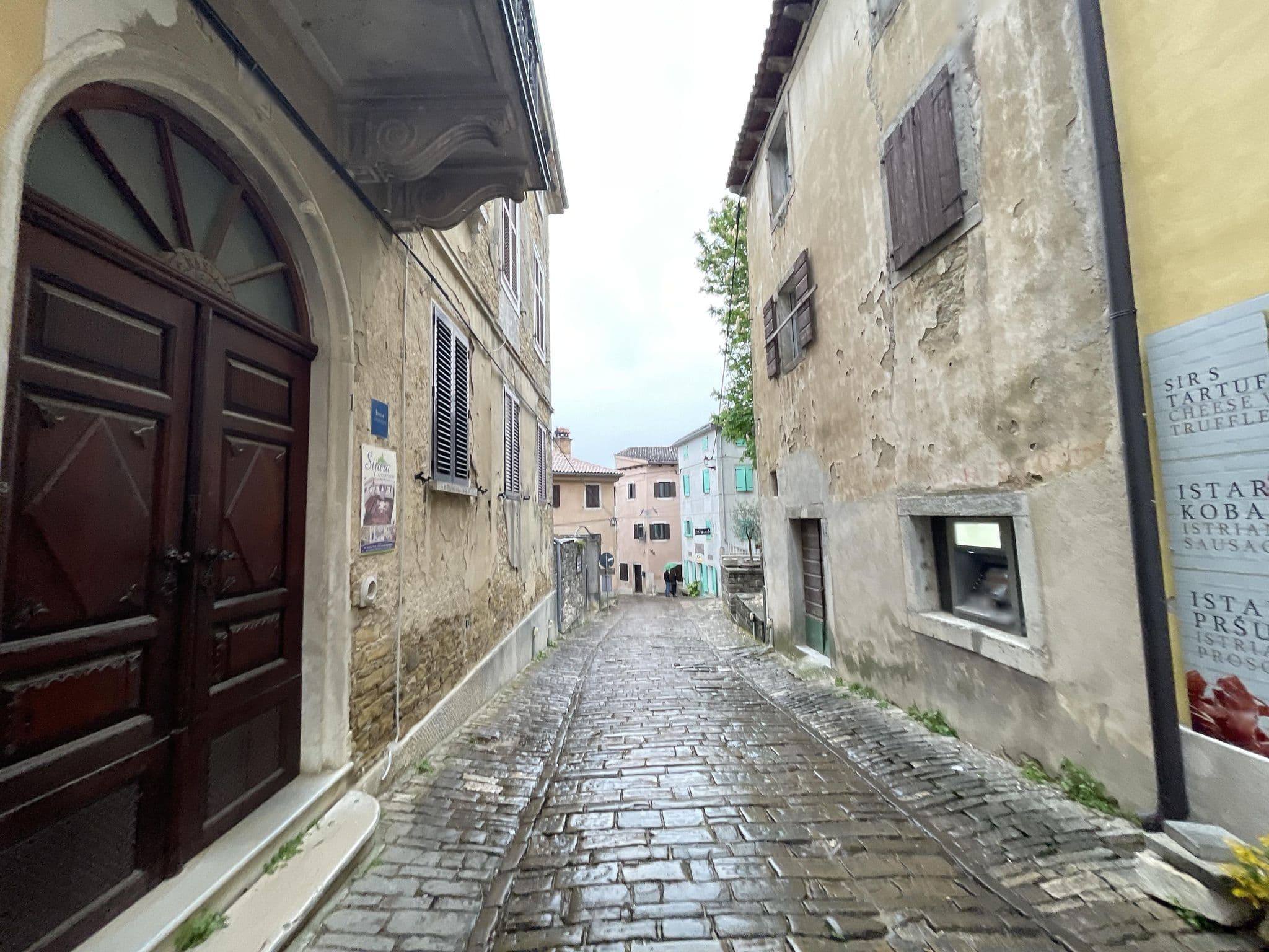 Street view near Bella Vista Apartments, Buzet — © filipb (CC BY-SA · Mapillary)