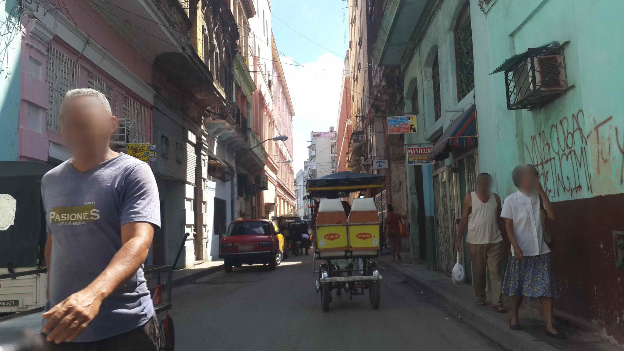 Street view near Casa Israel, Centro Habana