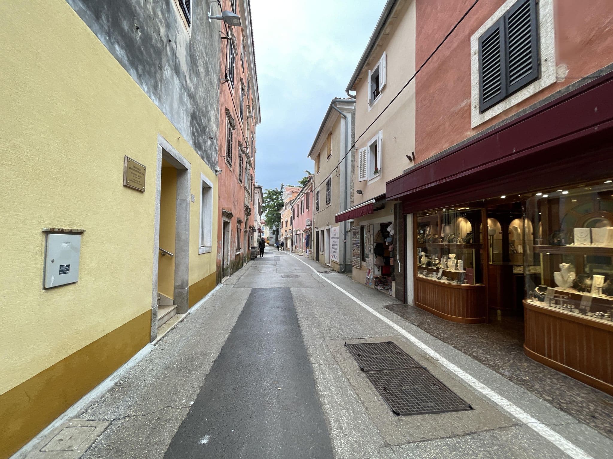 Street view near Studio Blue, Novigrad — © filipb (CC BY-SA · Mapillary)
