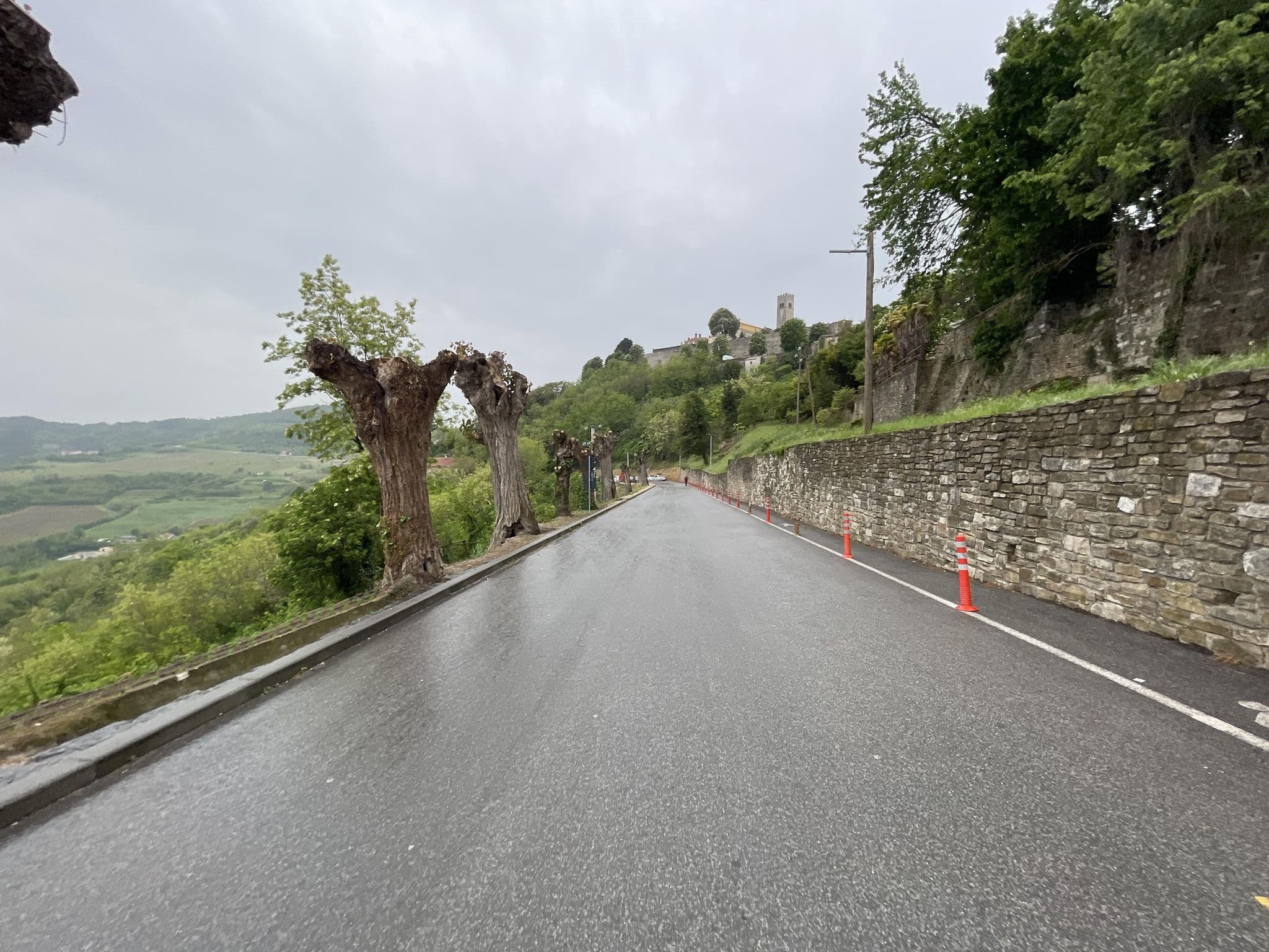 Street view near Volonterski dom Motovun, Buzet — © filipb (CC BY-SA · Mapillary)