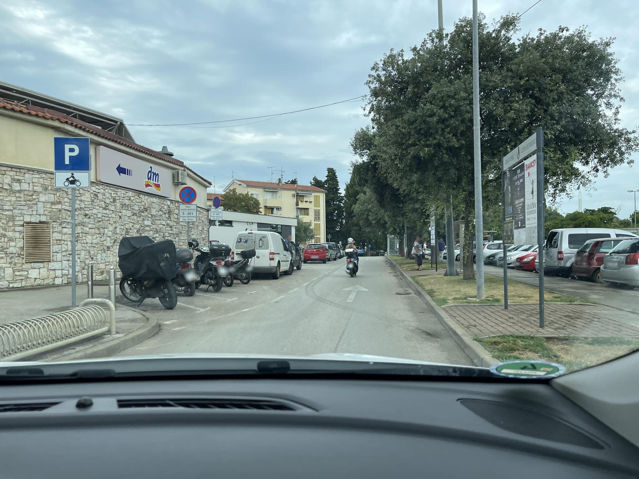 Street view near Apartments Casa Geli, Poreč — © eisbzs (CC BY-SA · Mapillary)