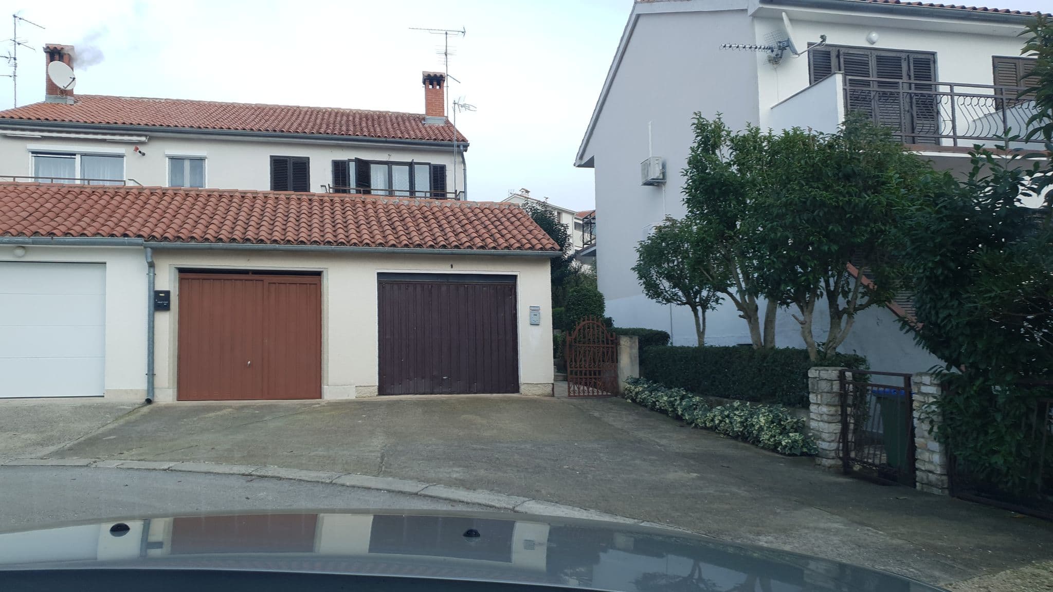 Street view near Apartments Radmila, Poreč — © akliman (CC BY-SA · Mapillary)