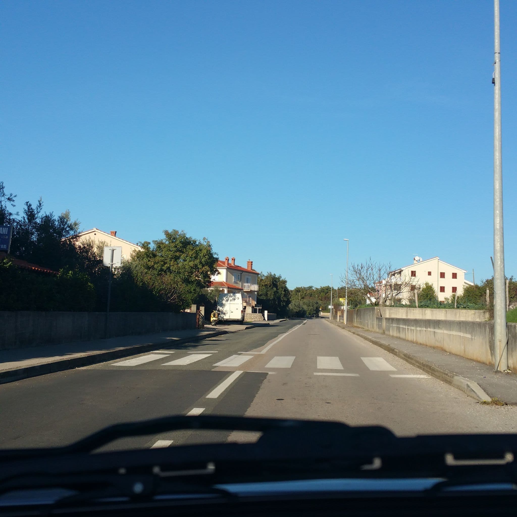 Street view near Apartments Dunja Malinska, Njivice — © kalle385 (CC BY-SA · Mapillary)
