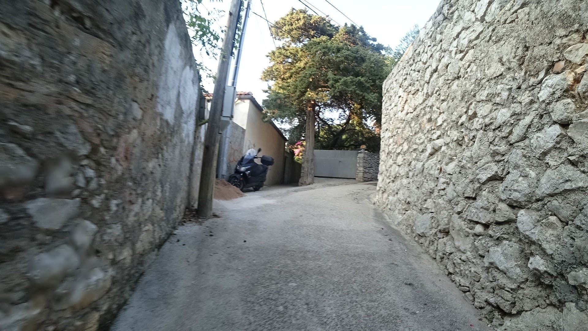 Street view near Bed&Breakfast Saturn, Mali Lošinj — © isvedic (CC BY-SA · Mapillary)
