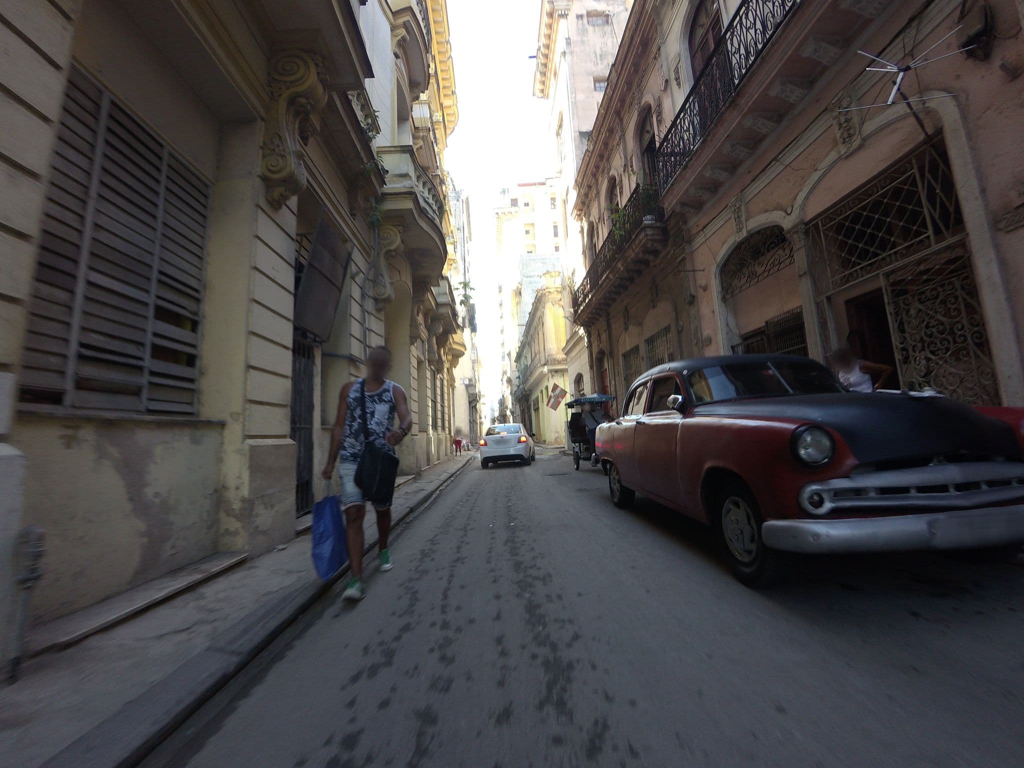 Street view near Casa Graciela, La Habana Vieja