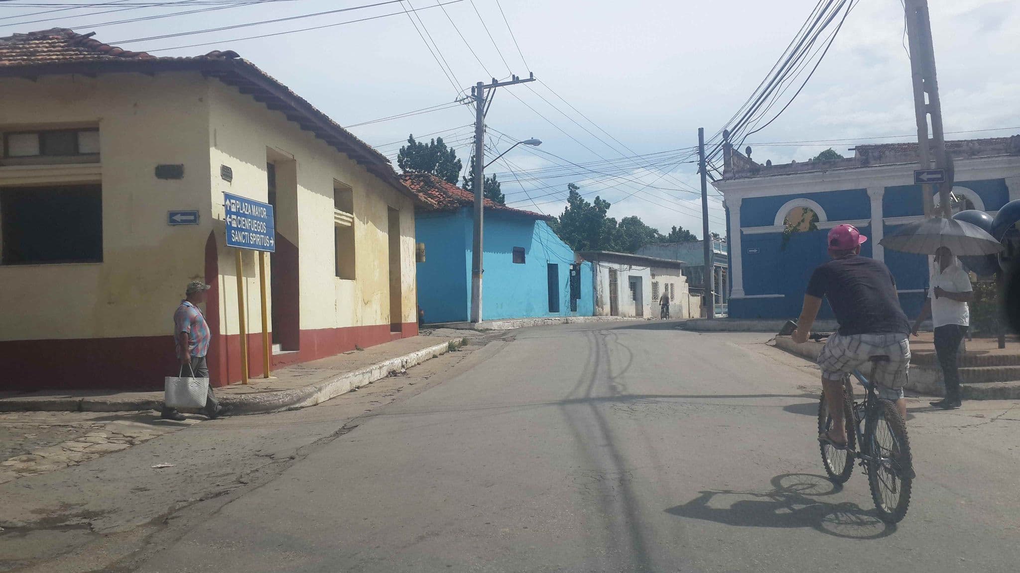 Street view near Los Paisajes, Trinidad
