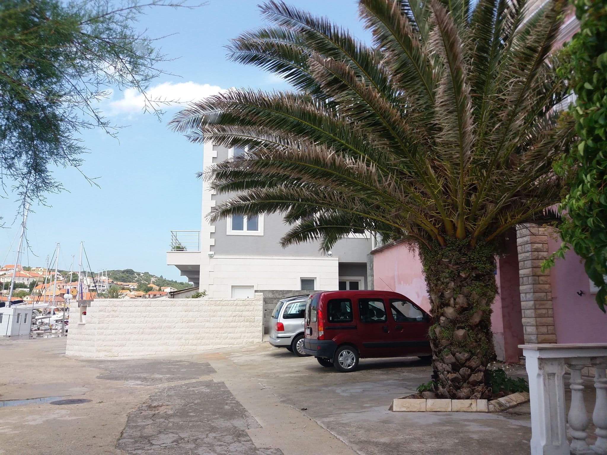 Street view near Coastal Old Karuba Apartment, Kali — © bathorypeter (CC BY-SA · Mapillary)