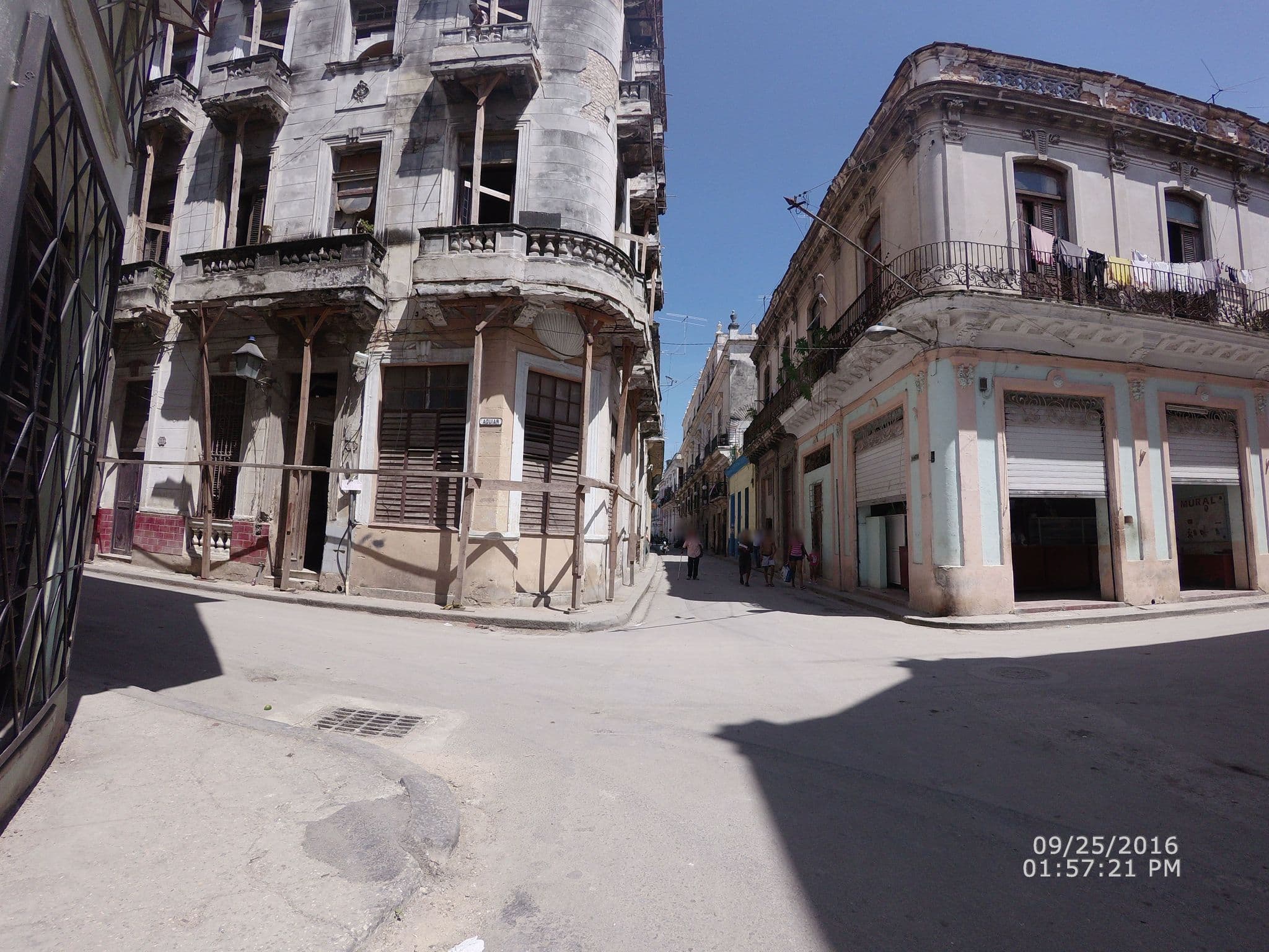 Street view near Hostal Matos Galan, La Habana Vieja