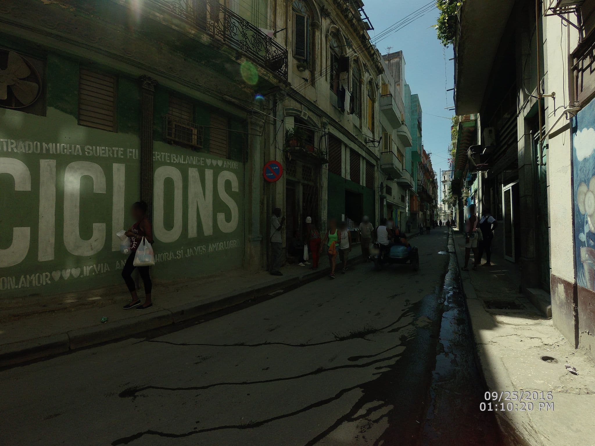 Street view near Casa Raúl, La Habana Vieja