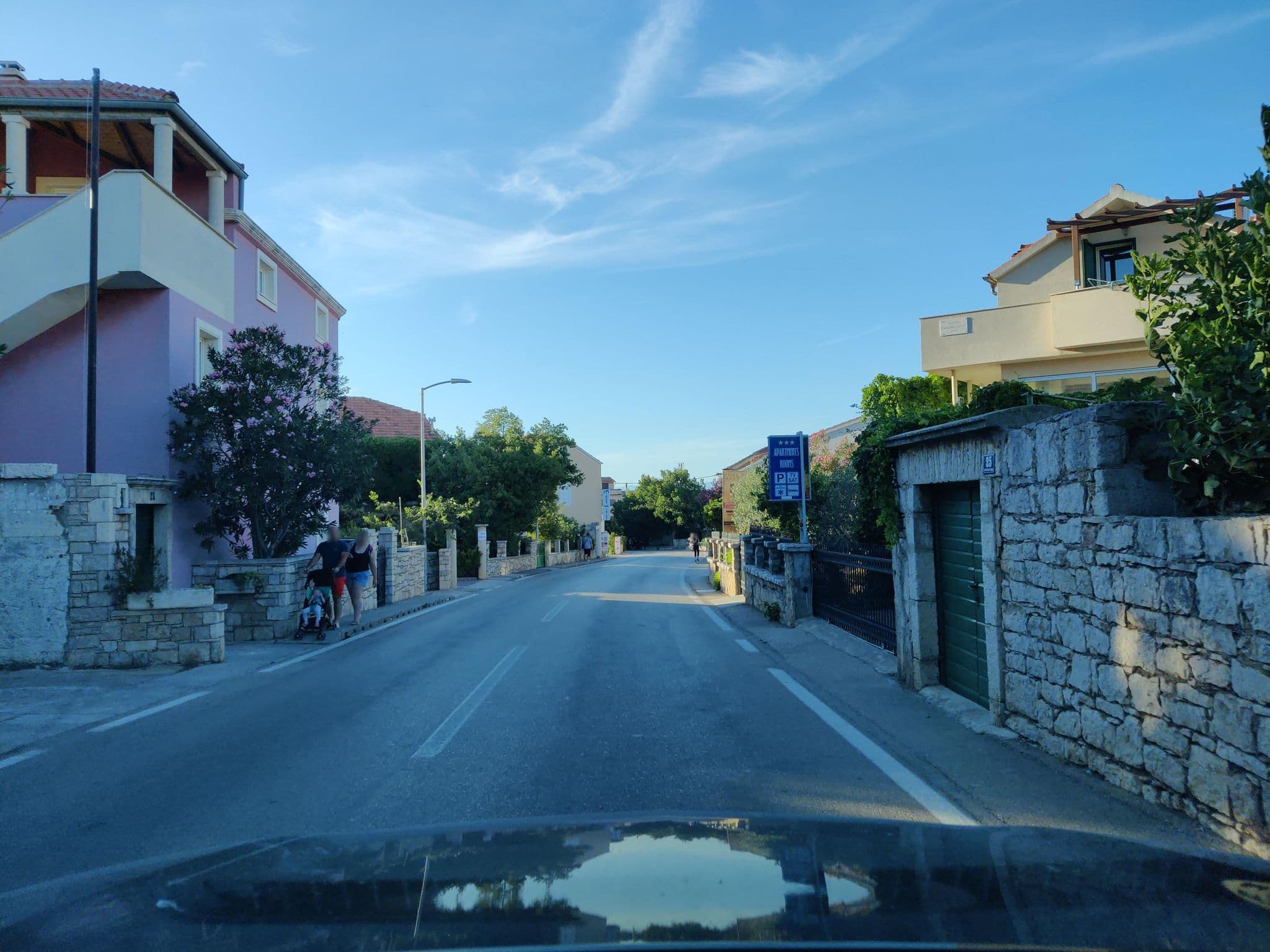 Street view near Guesthouse Davorka Bijelic, Murter — © kietlak (CC BY-SA · Mapillary)
