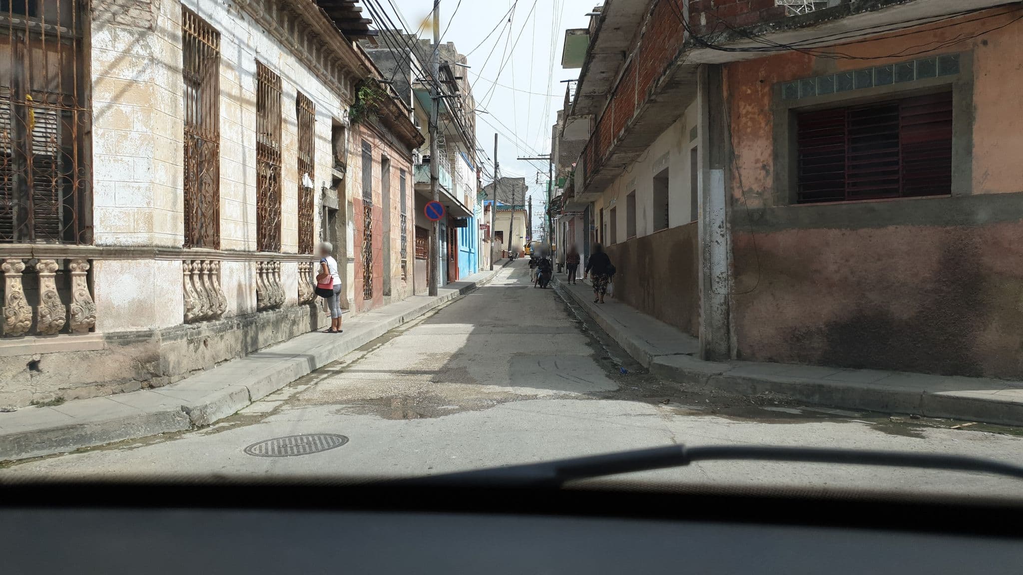 Street view near Hostal El Edén, Santa Clara