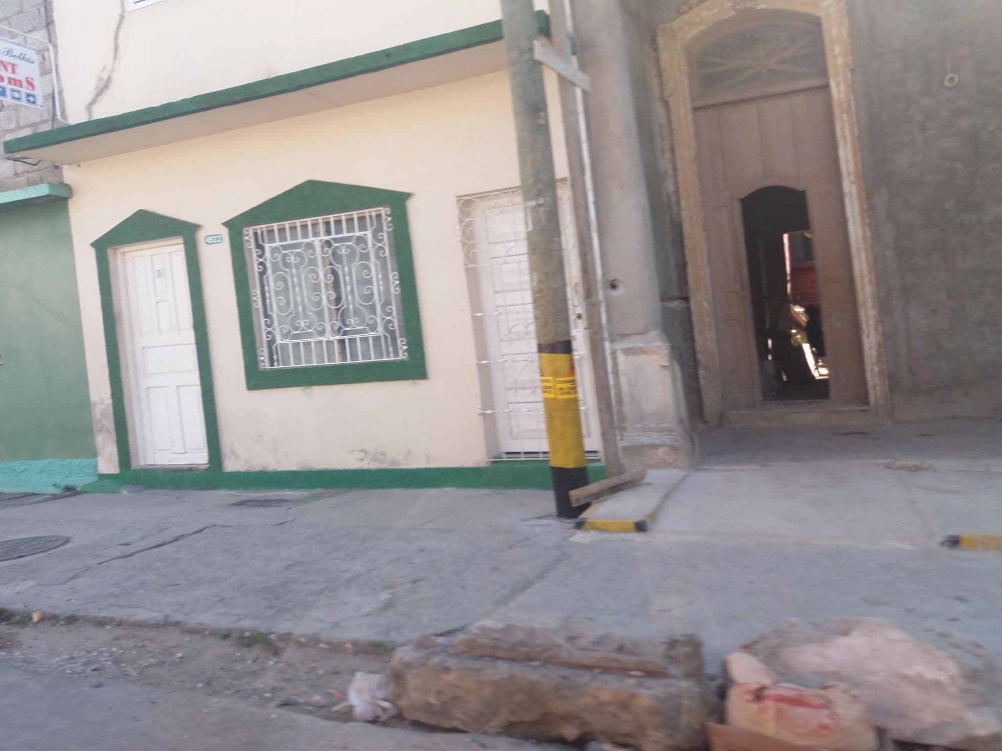 Street view near Casa Imeldes, Cienfuegos