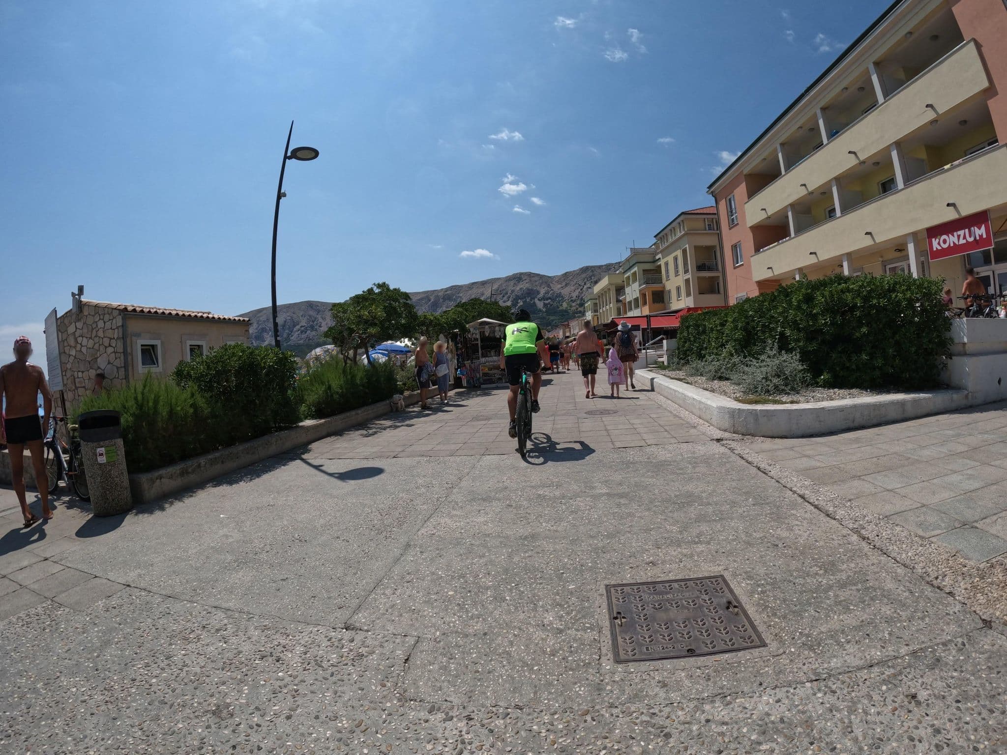 Street view near Hoteli Baška, Punat — © erias (CC BY-SA · Mapillary)