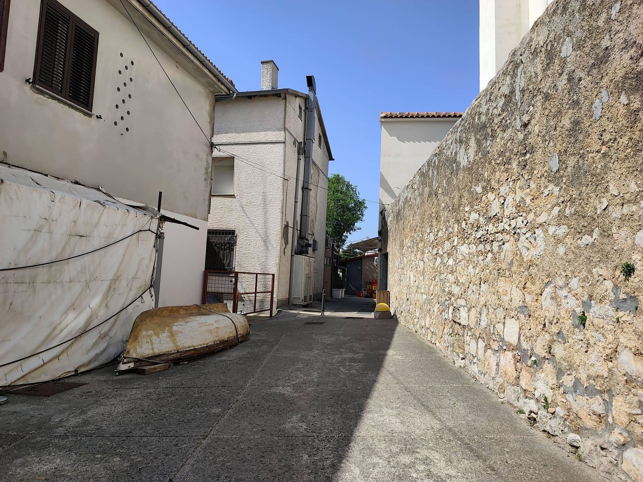 Street view near Apartment Šušanj, Pag — © Duro (CC BY-SA · Mapillary)