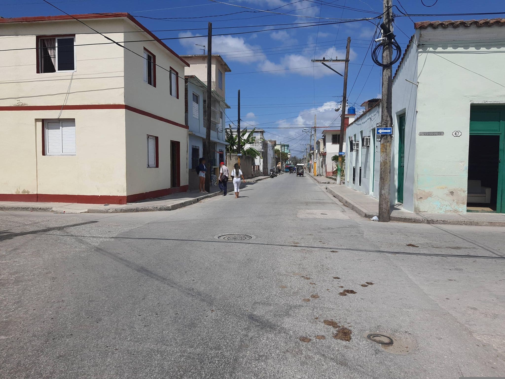 Street view near casa de rentas, Holguín