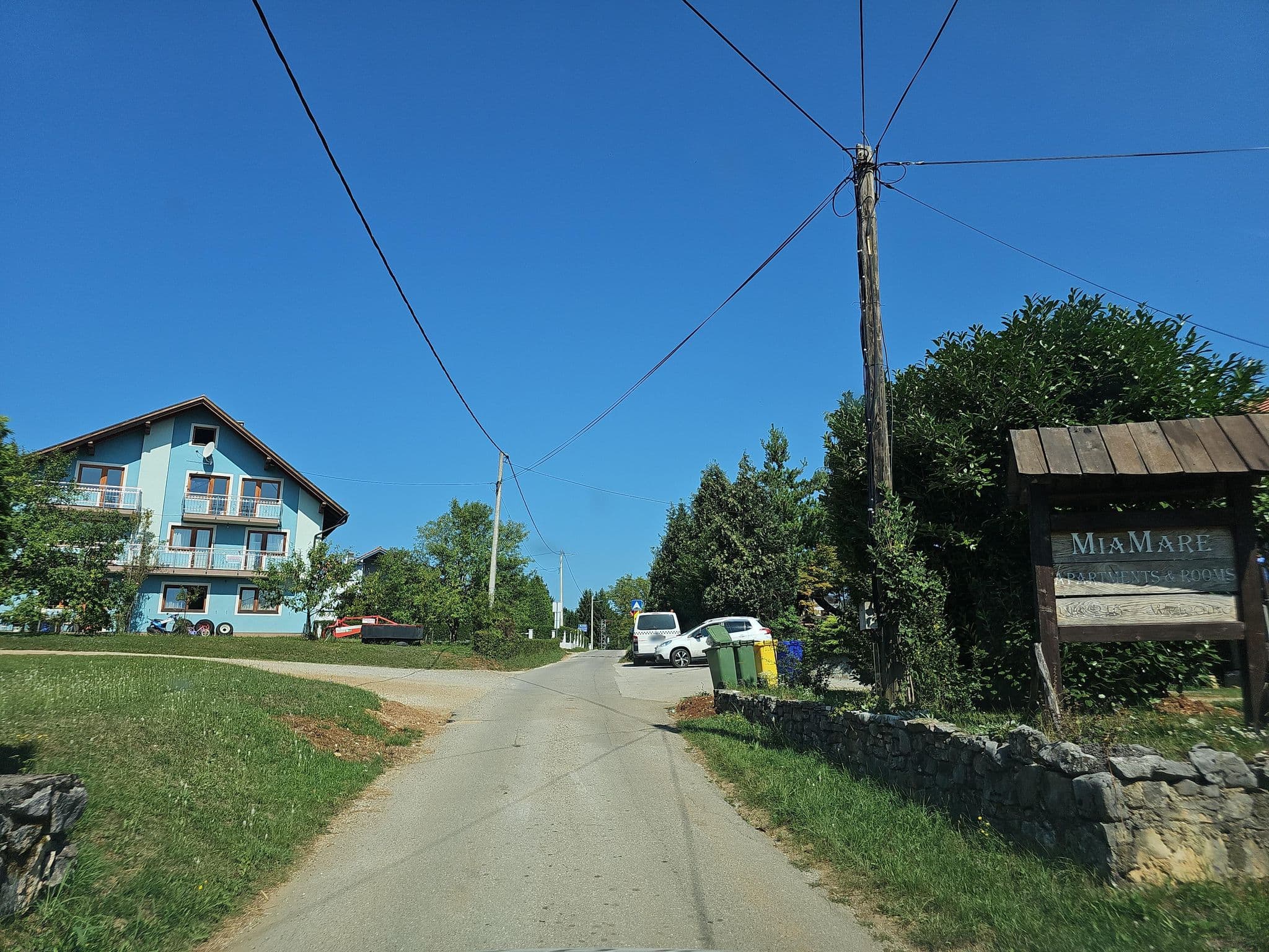 Street view near Guesthouse Magdalena, Slunj — © Ibj308 (CC BY-SA · Mapillary)